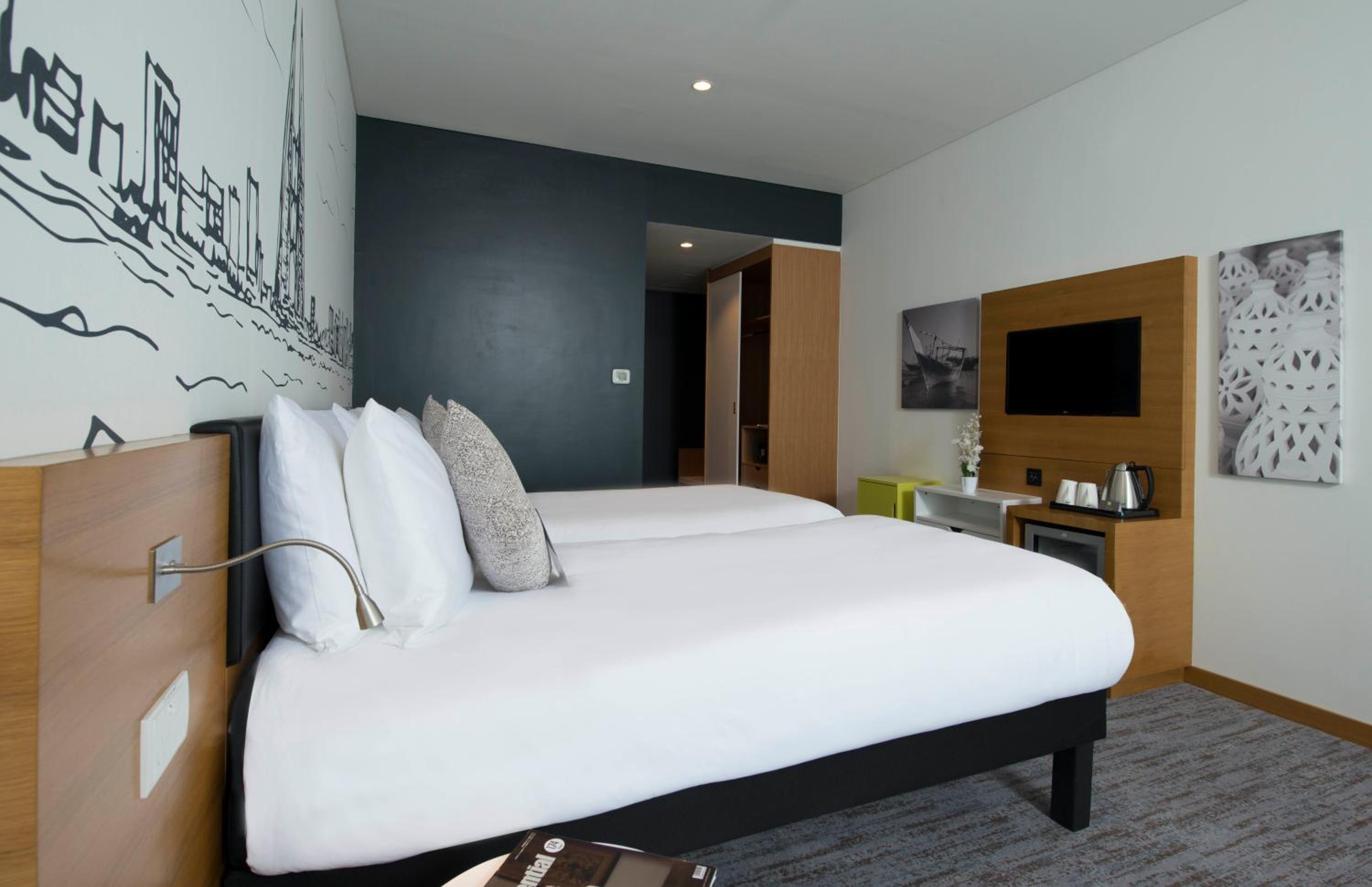Standard Twin Suite with City View photo 2