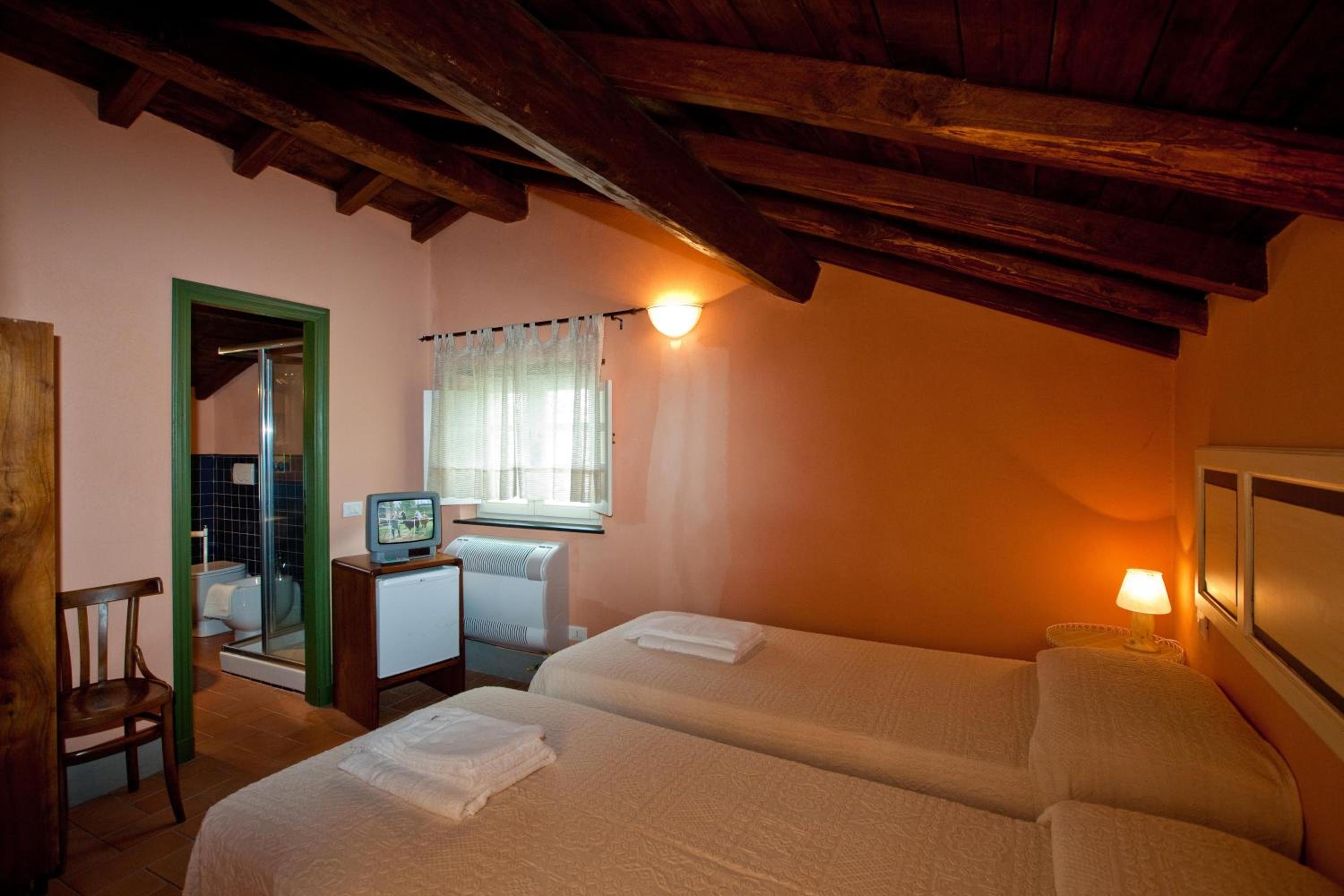 Double or Twin Room - Photo 5
