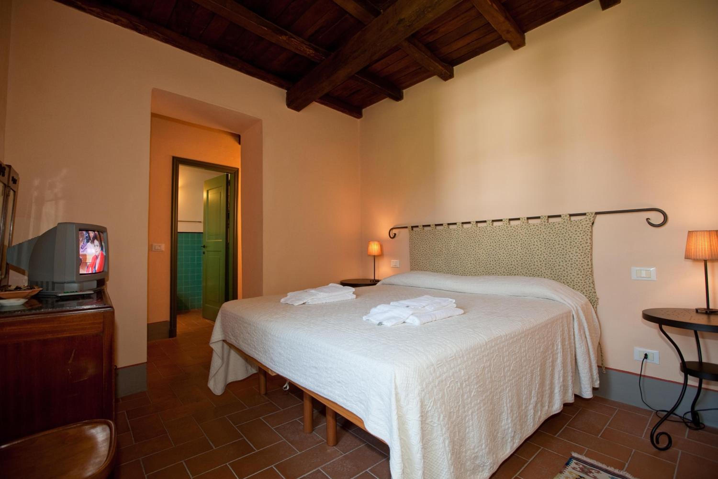 Double or Twin Room - Photo 6