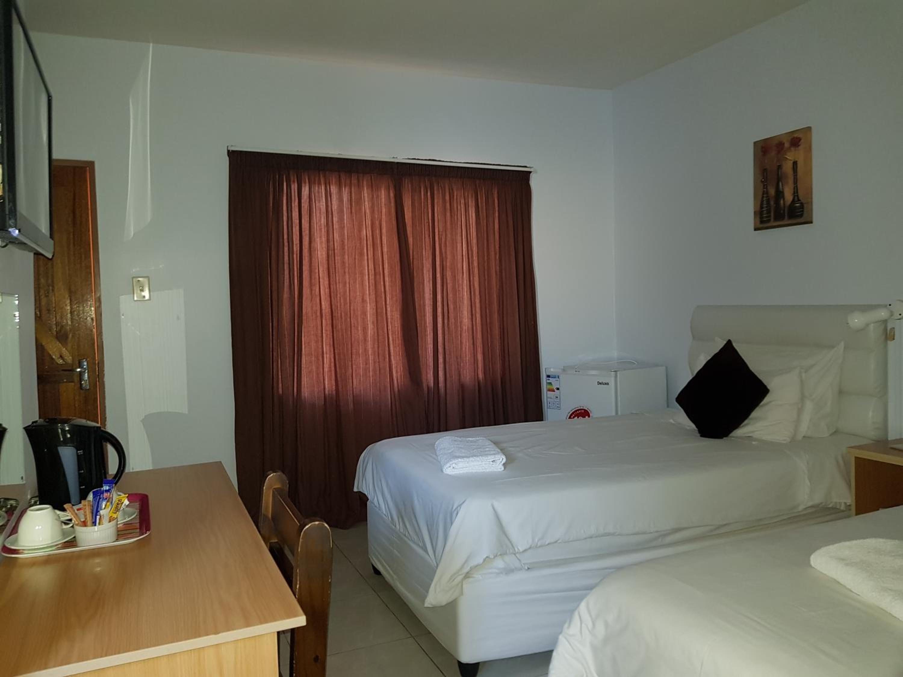 Standard Twin Room photo 2
