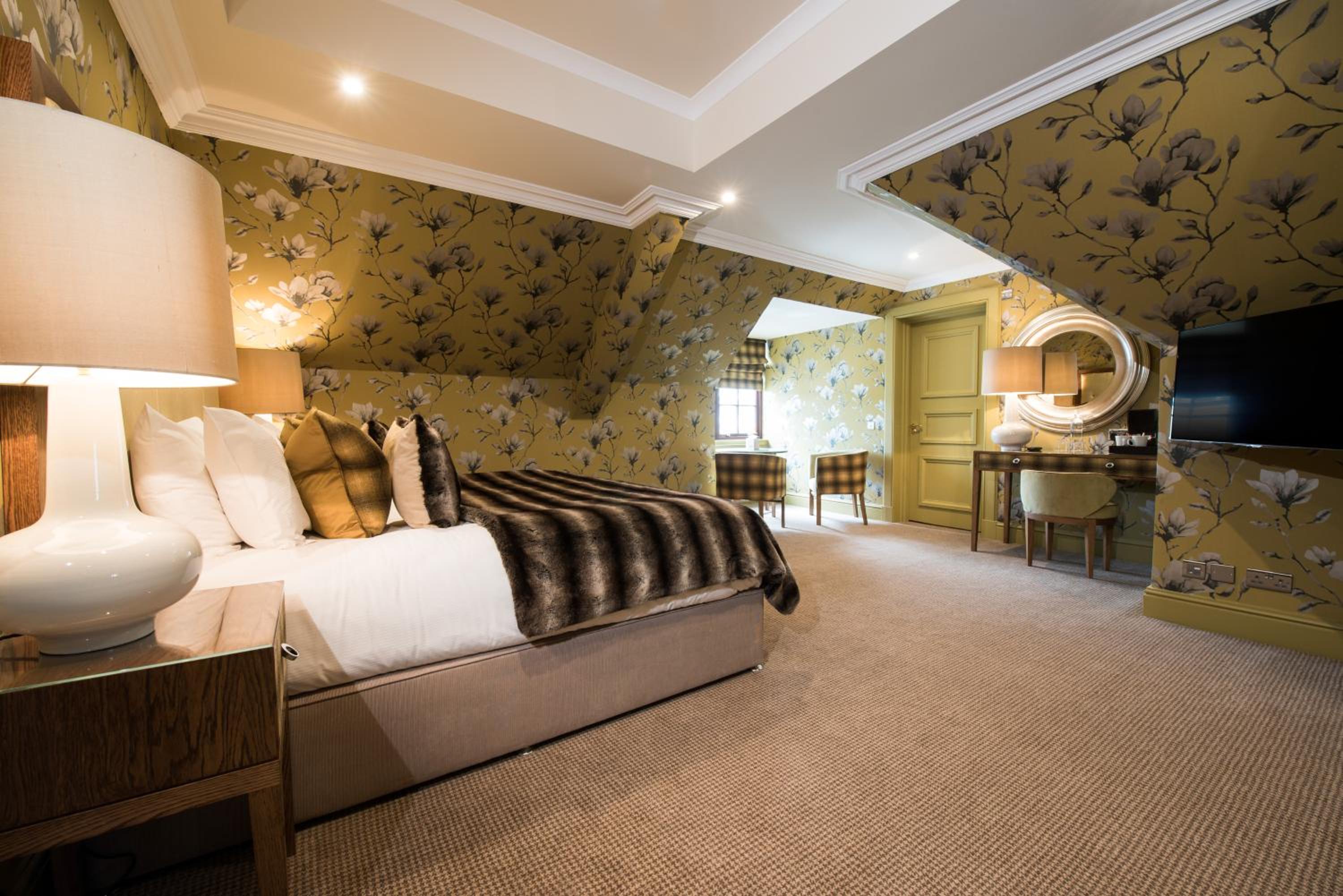 Superior King Room - Non-Smoking - Photo 1