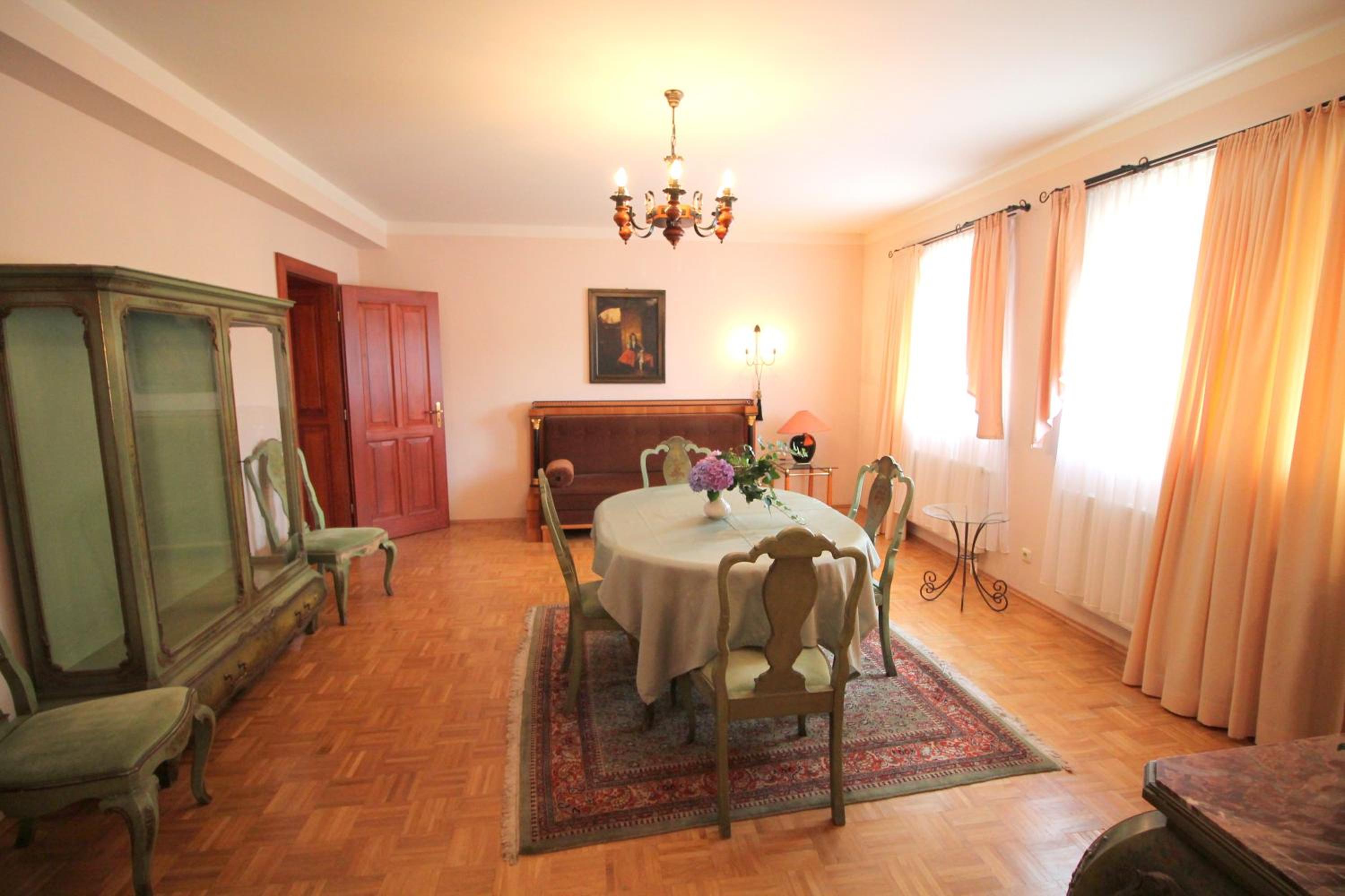 Suite - Photo 10