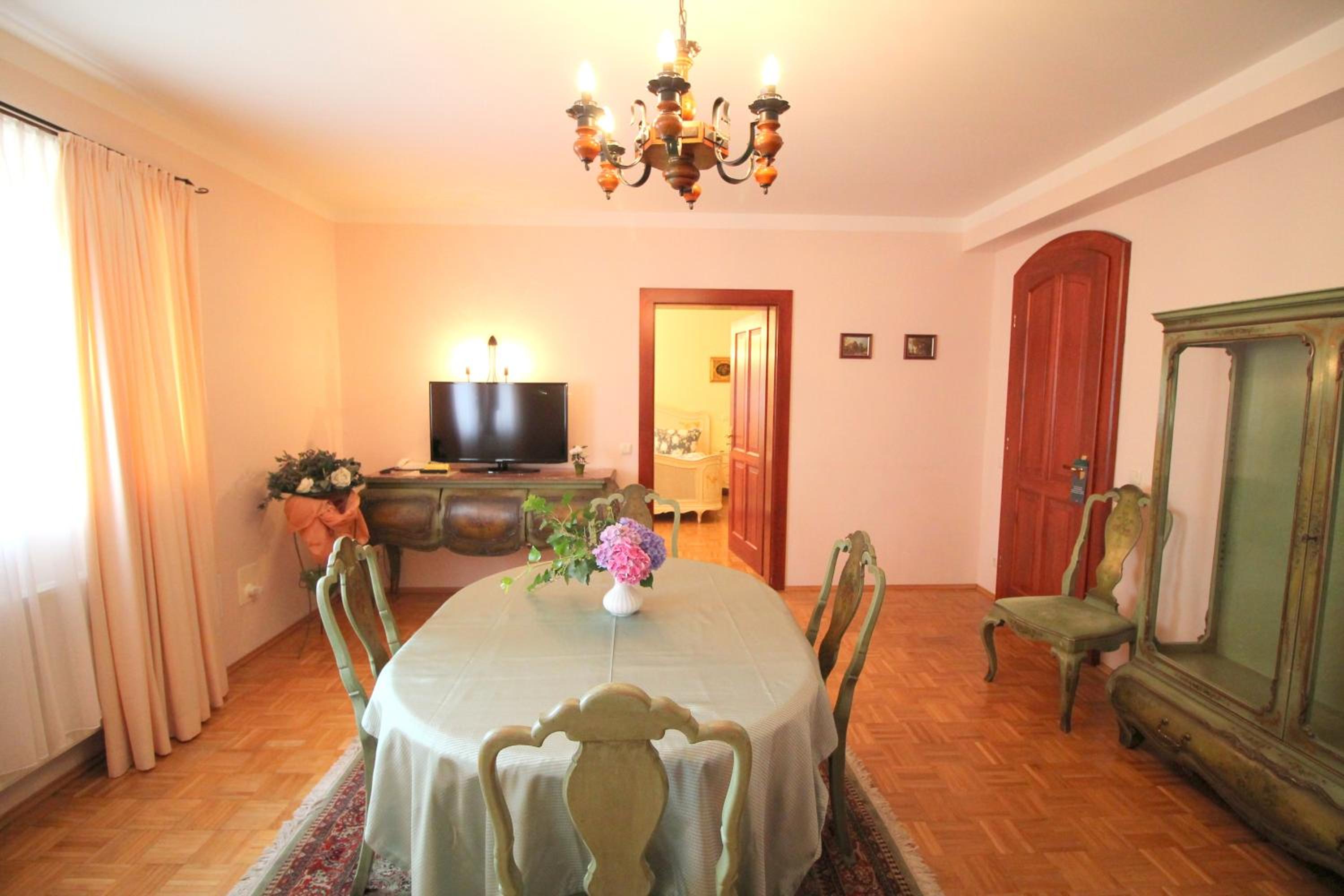 Suite - Photo 8