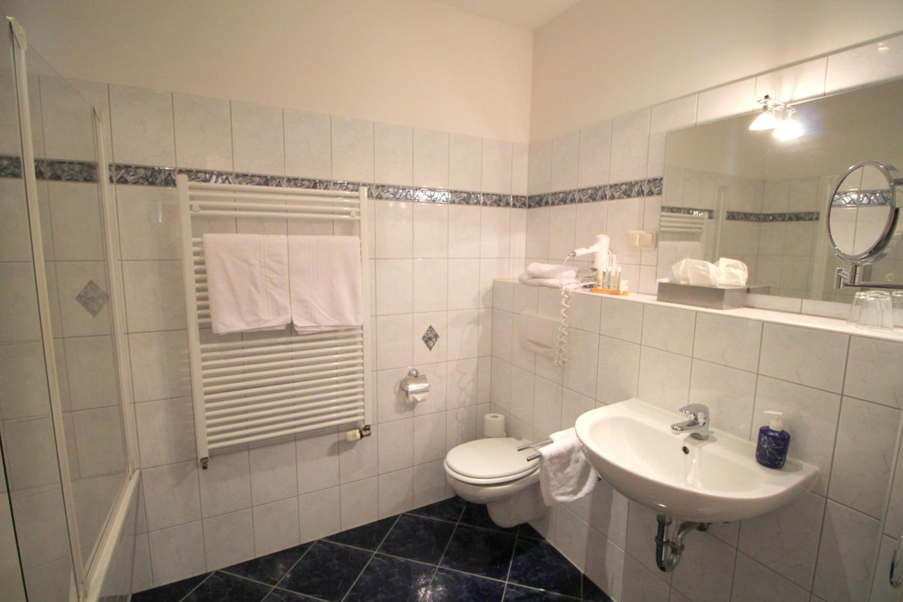 Suite - Photo 20
