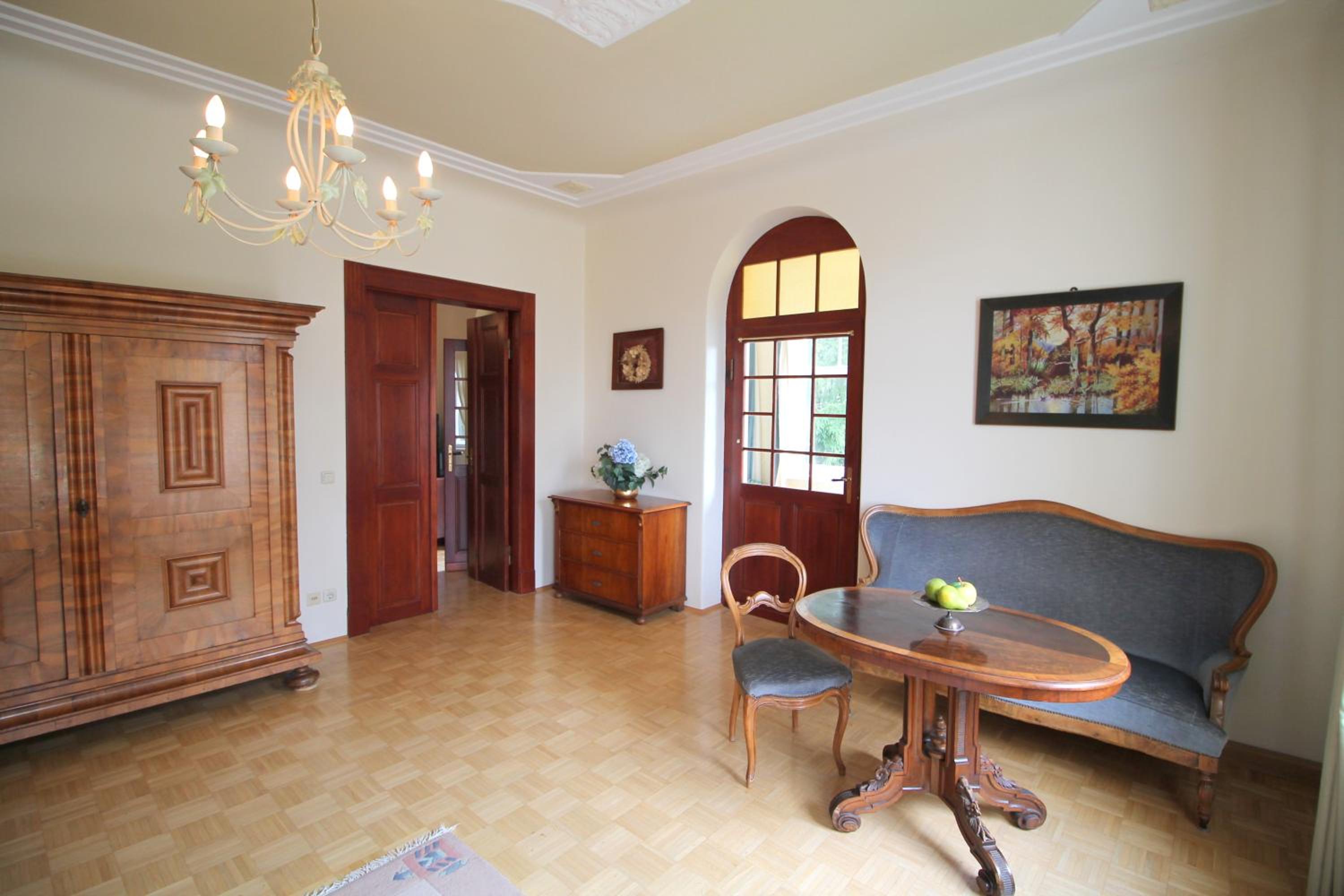 Suite - Photo 13