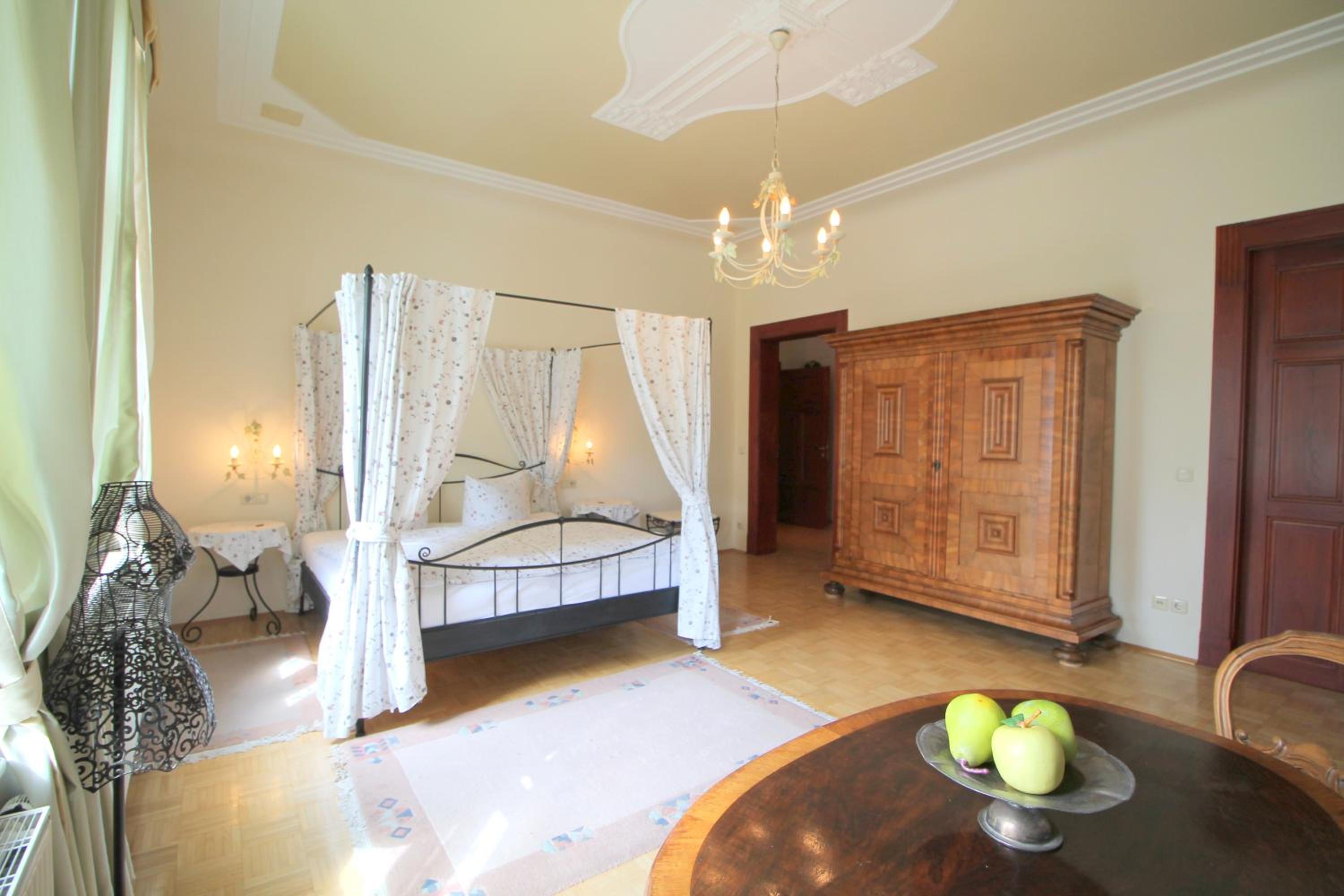 Suite - Photo 11