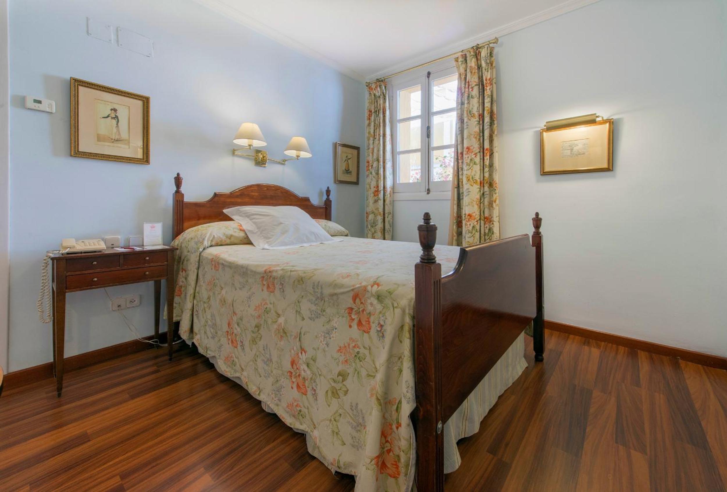 Single Room - Photo 2