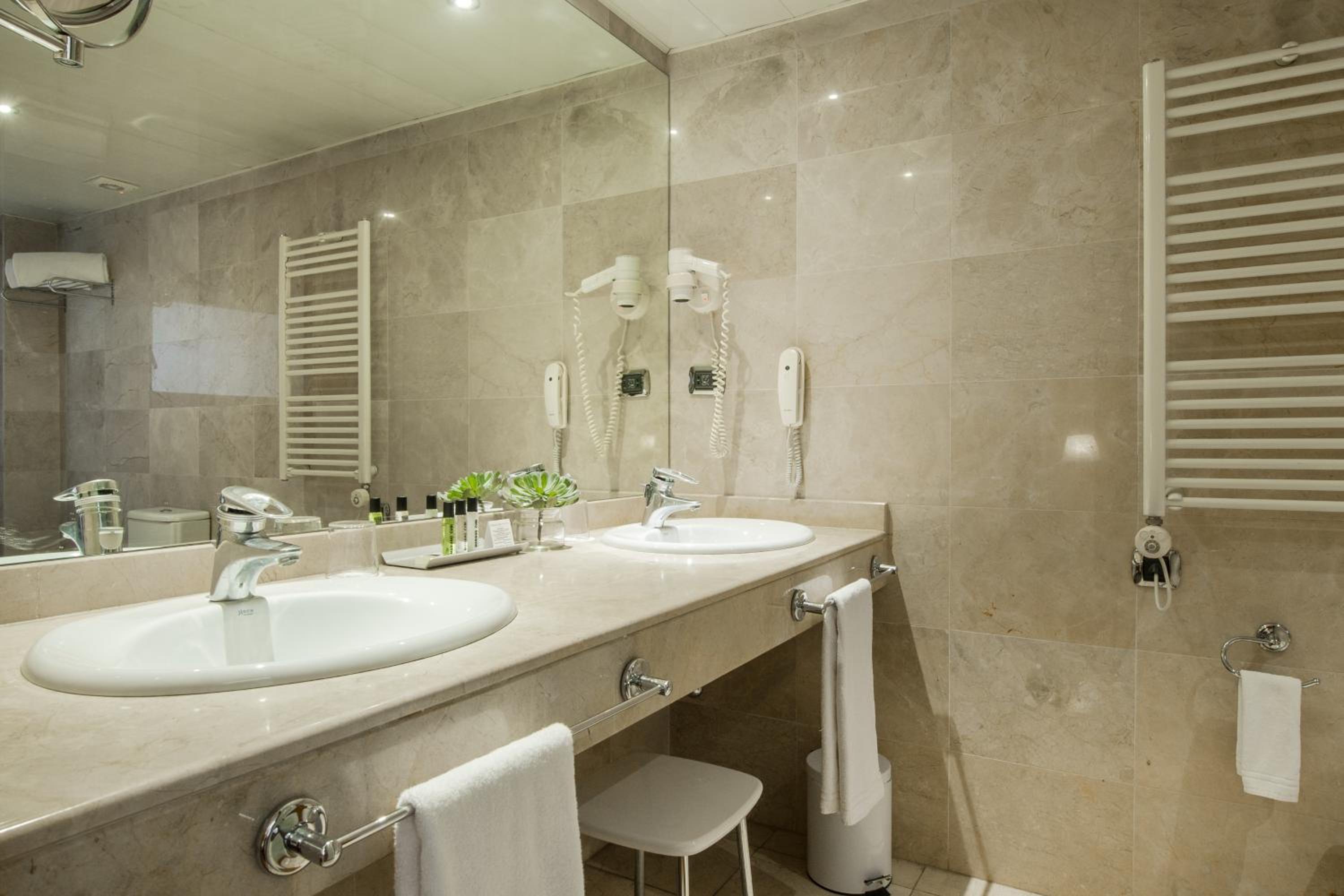 Superior Double or Twin Room photo 3