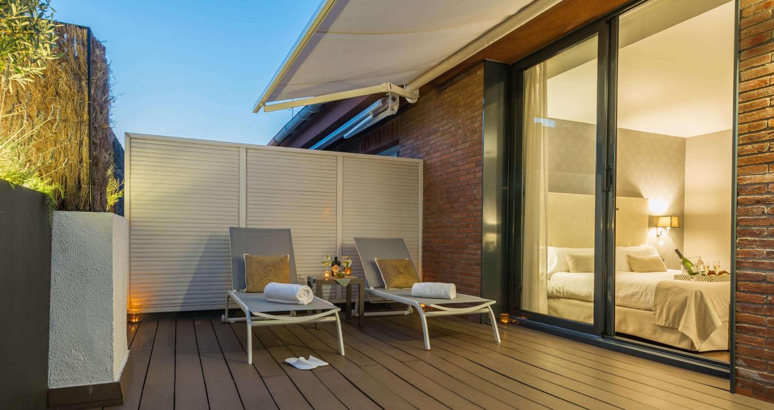 Junior Suite with Terrace and Jacuzzi photo 2