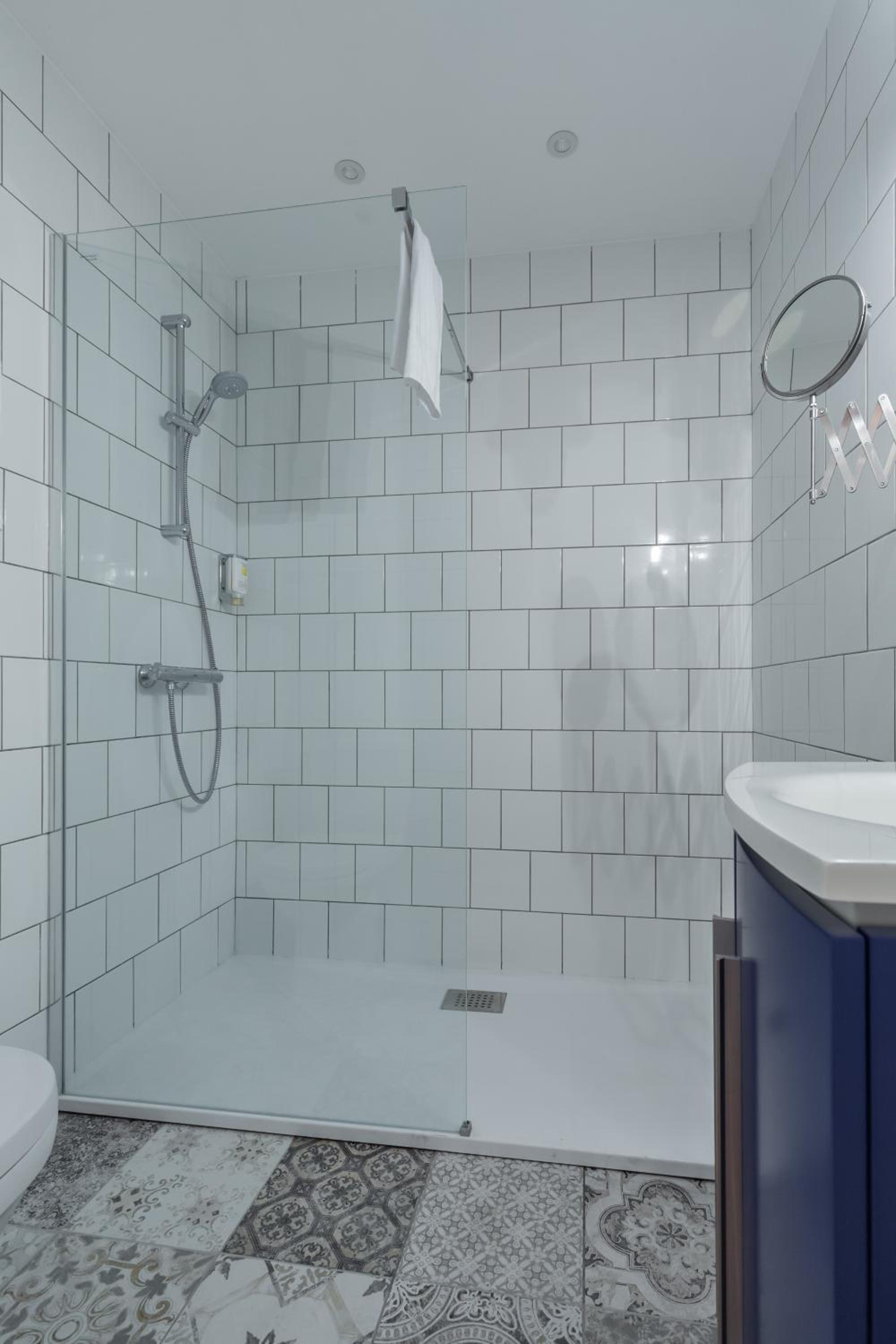 One-Bedroom Apartment (4 Adults) - Photo 2