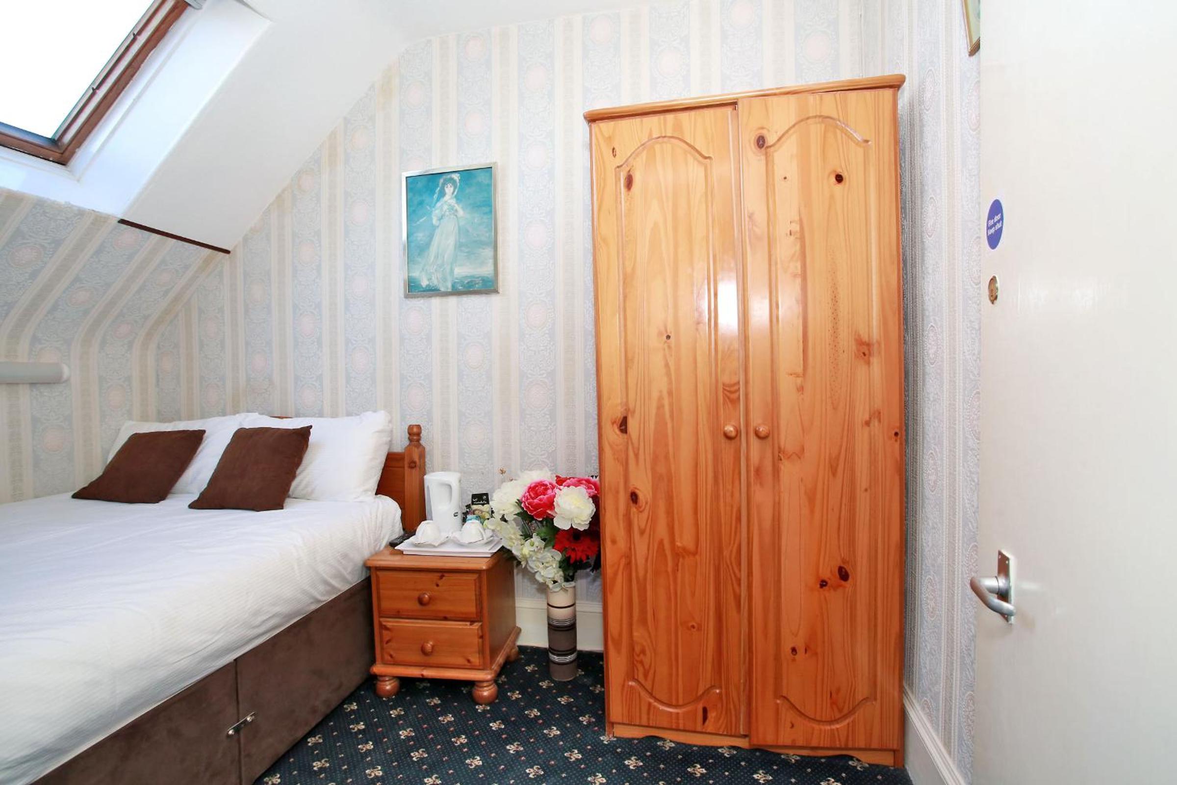 Standard Double Room with Shared Bathroom photo 1