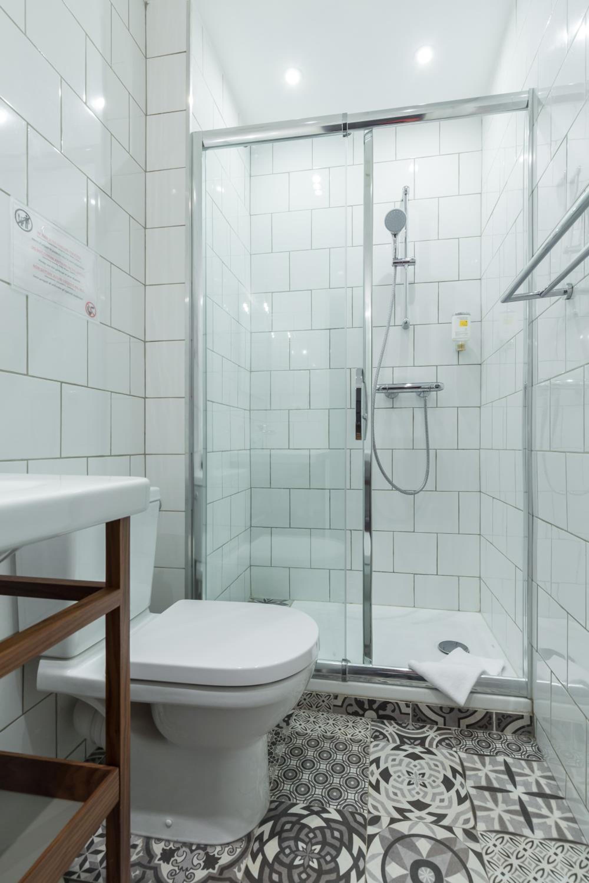 One-Bedroom Apartment (4 Adults) - Photo 7