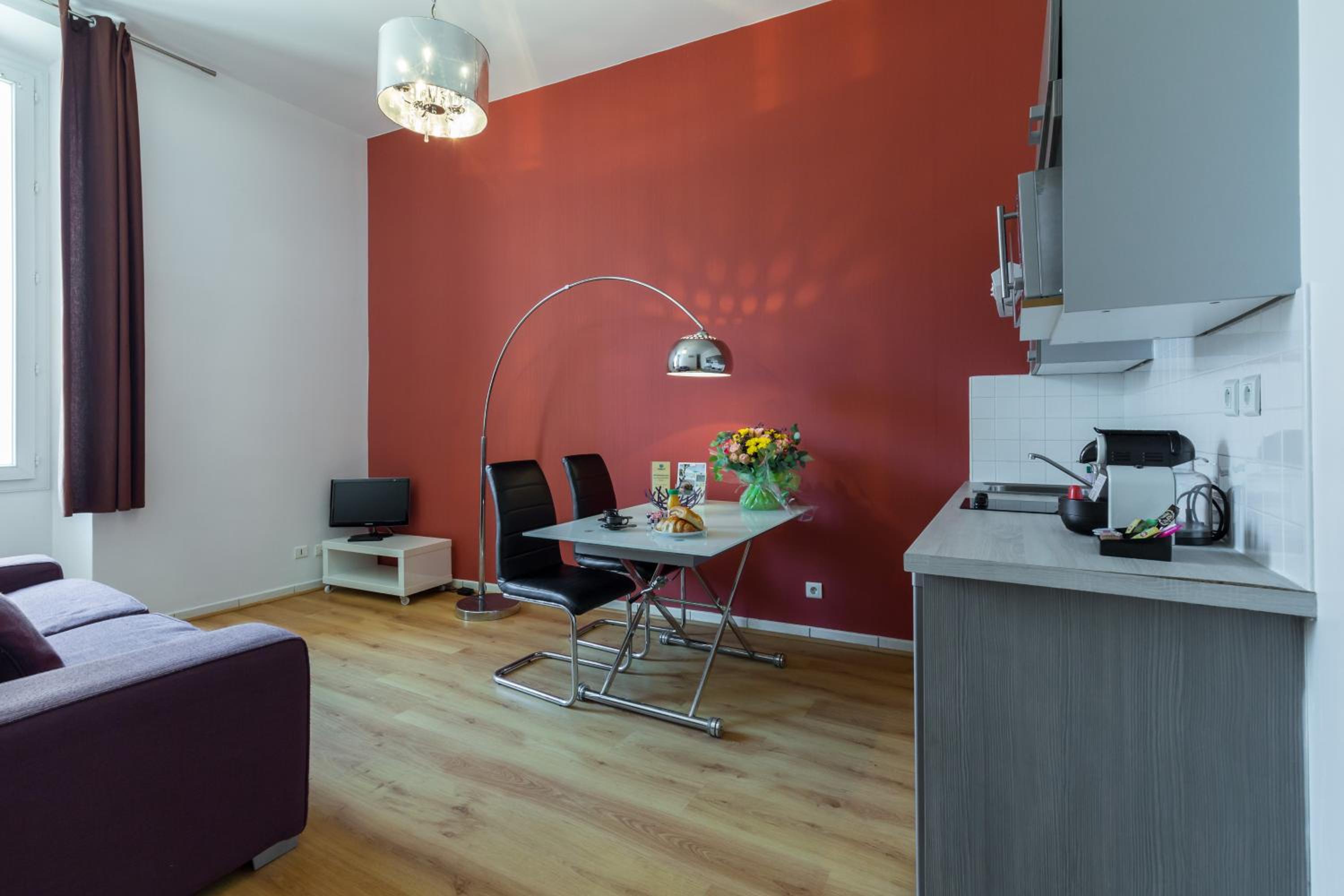 One-Bedroom Apartment (4 Adults) - Photo 19
