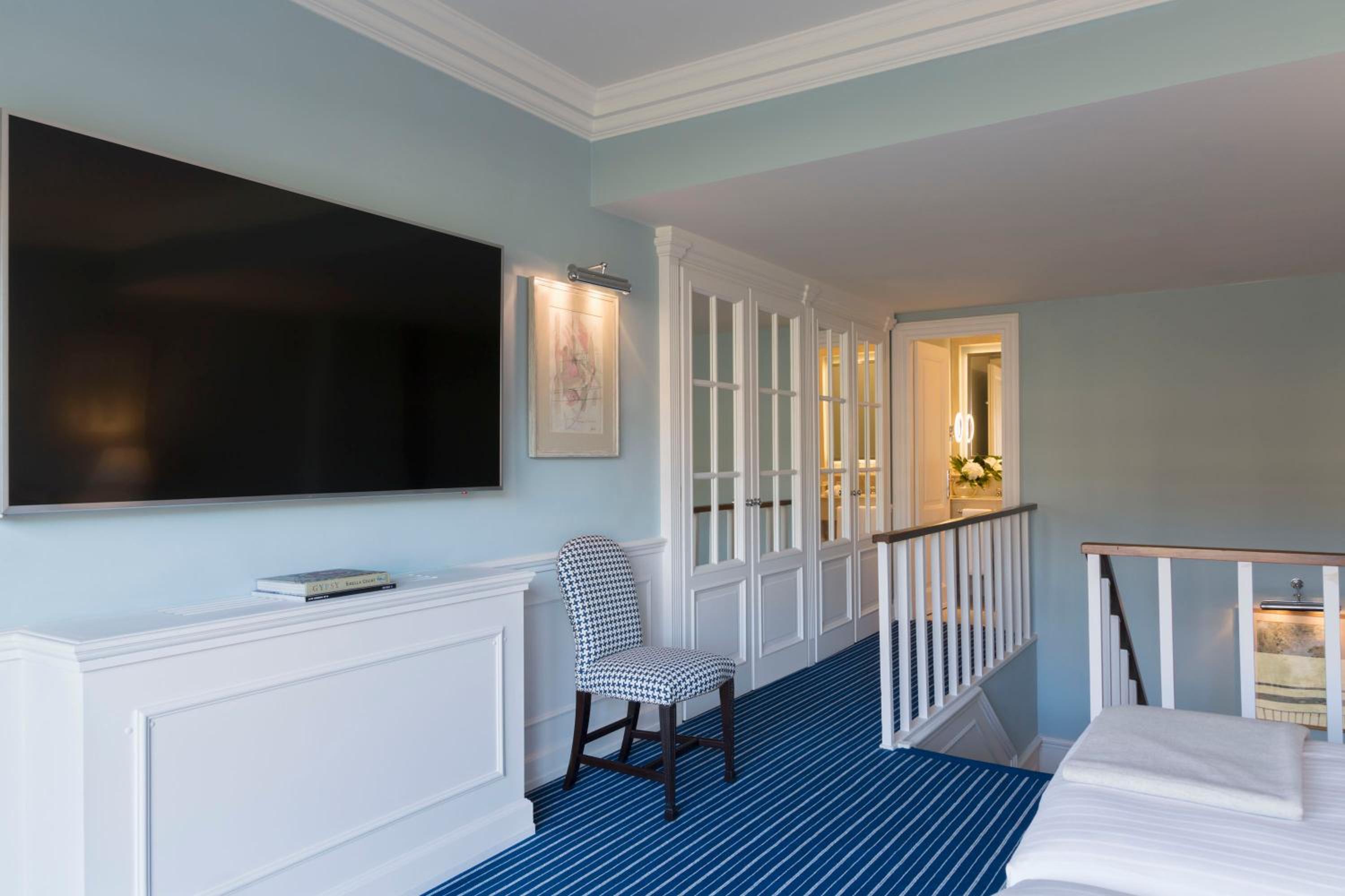 Suite with River View - Photo 14