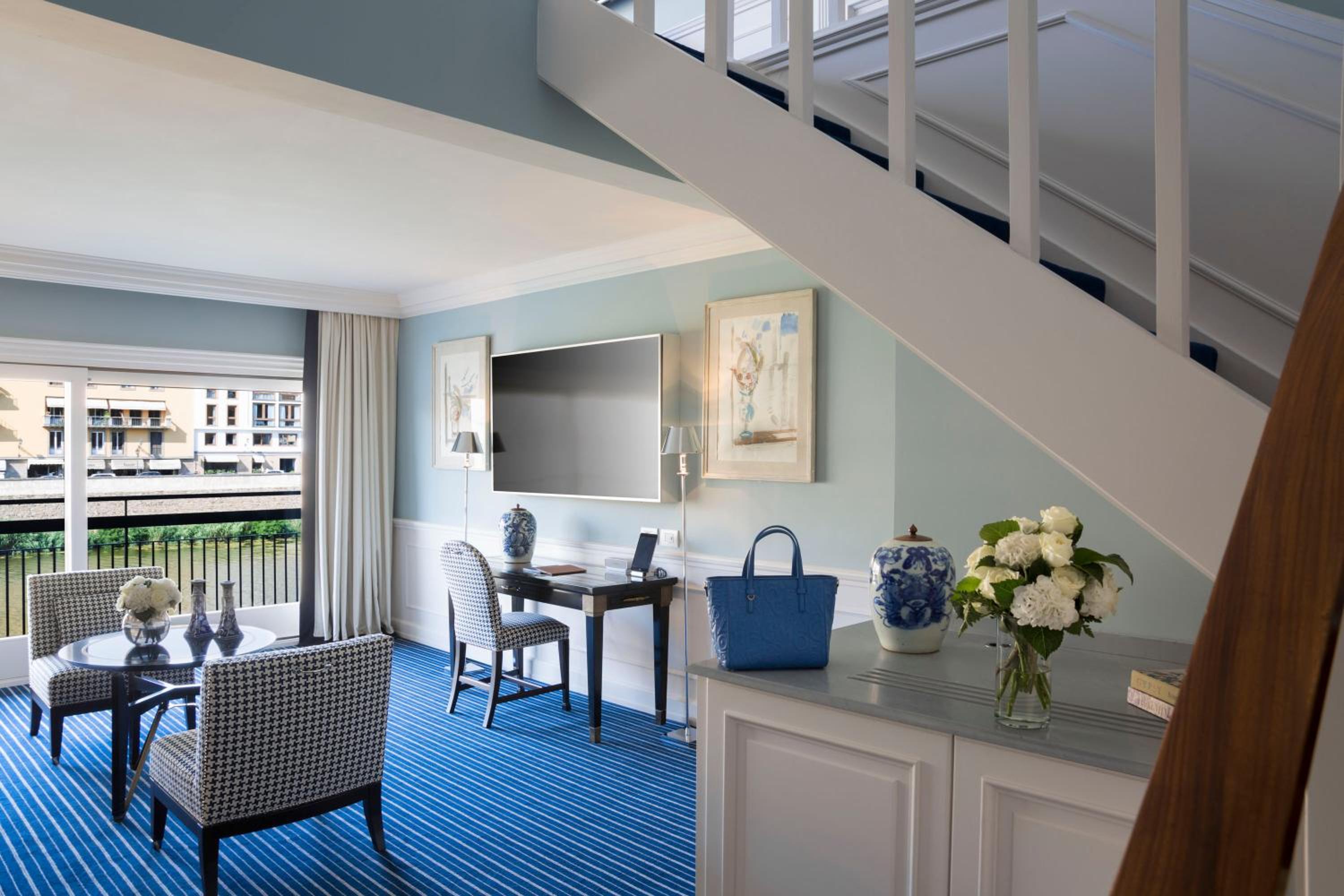 Suite with River View - Photo 15