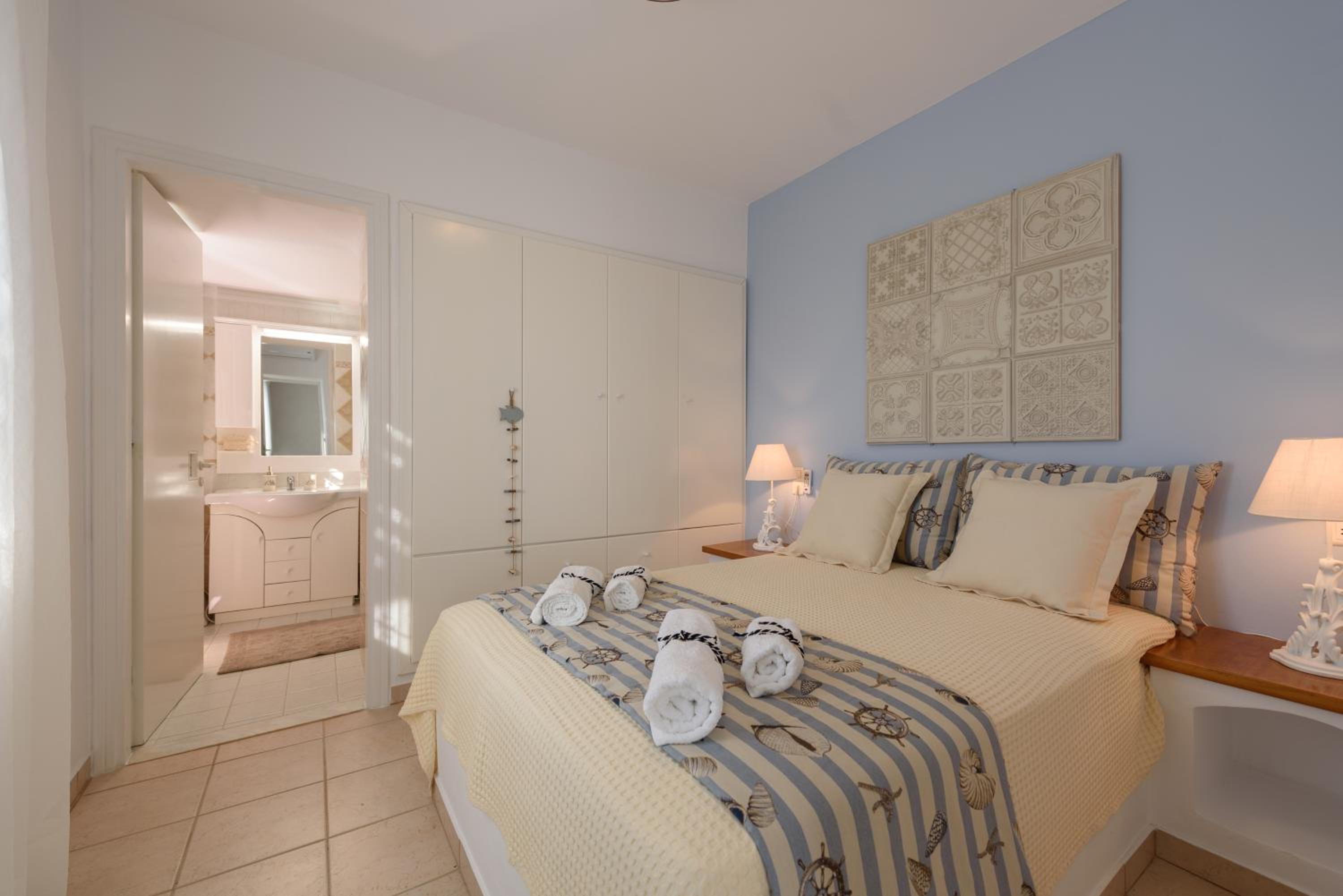 One-Bedroom House photo 1