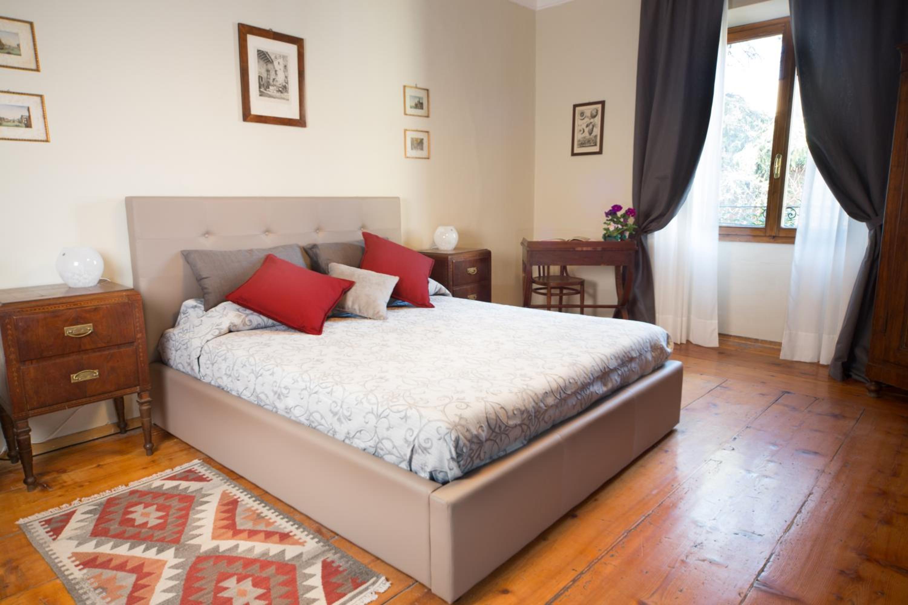 Standard Queen Room With Private bathroom