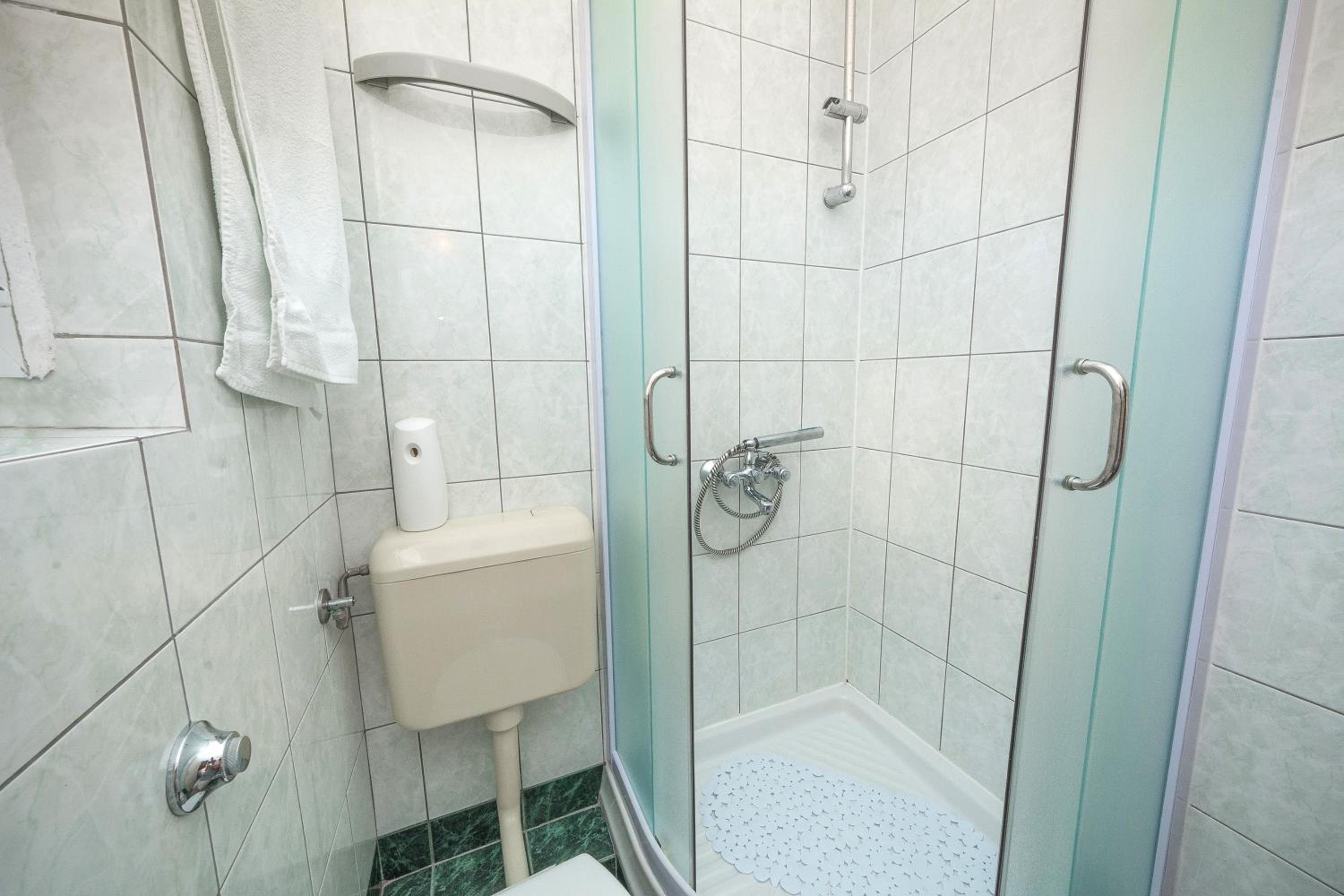 Double or Twin Room with Partial Sea View - Photo 7