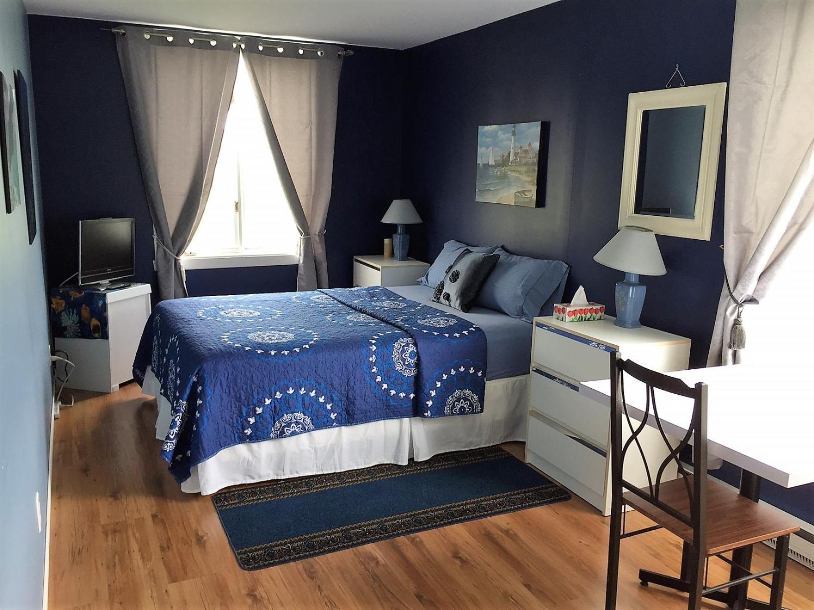 Queen Room with Shared Bathroom