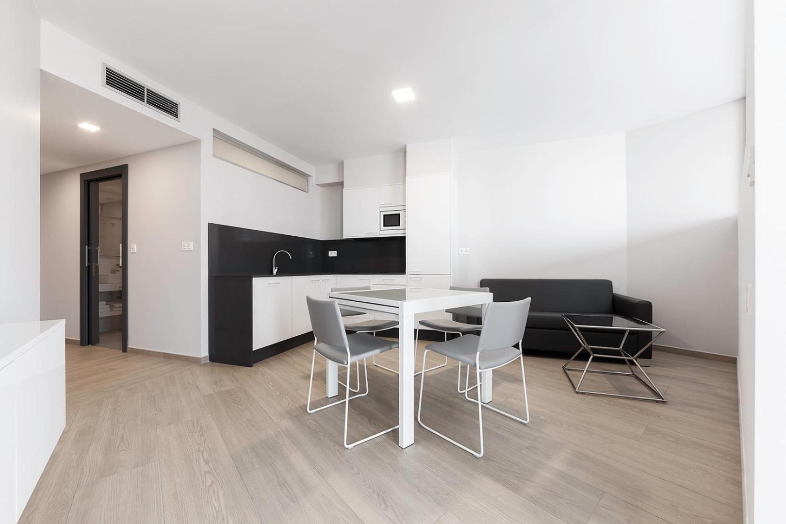 One-Bedroom Apartment with Sea View - Photo 4