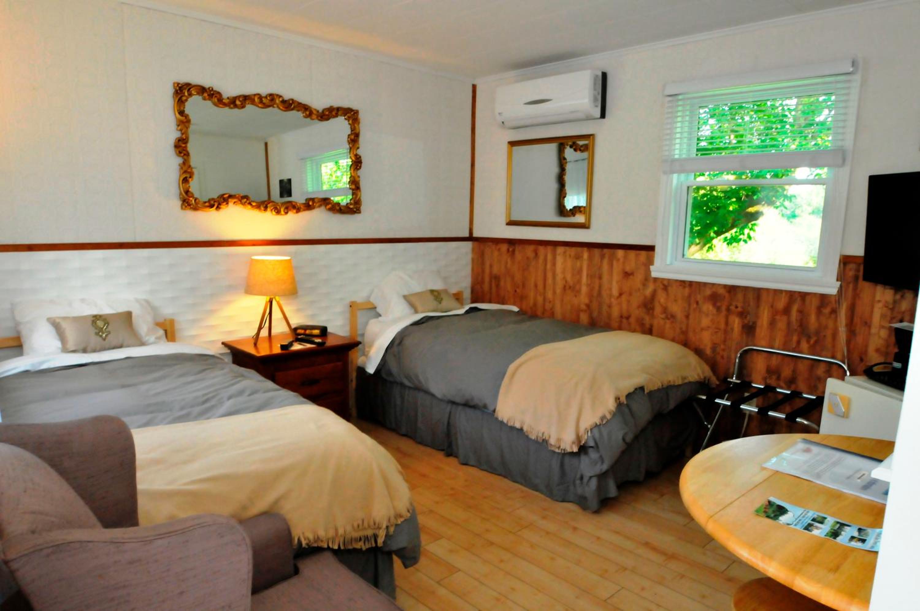 King or Twin Room with Lake View - Adults Only photo 1