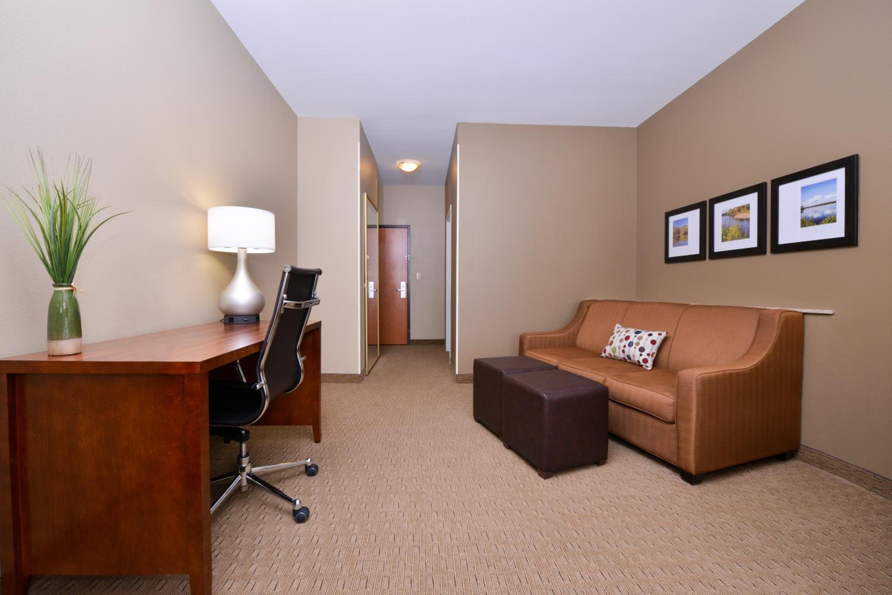 King Suite - Photo 2