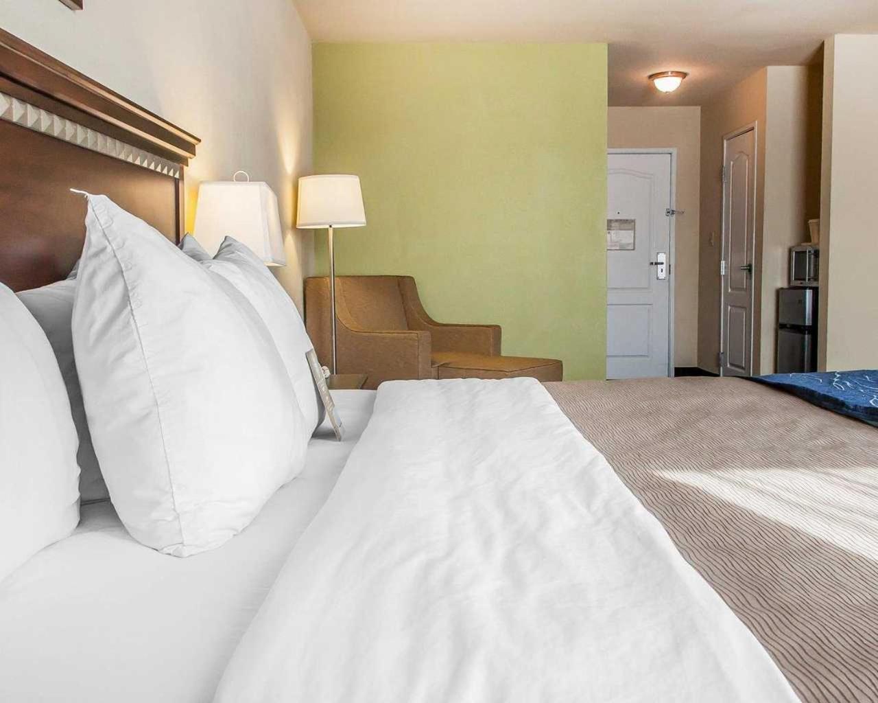 King Room - Accessible/Non-Smoking photo 2