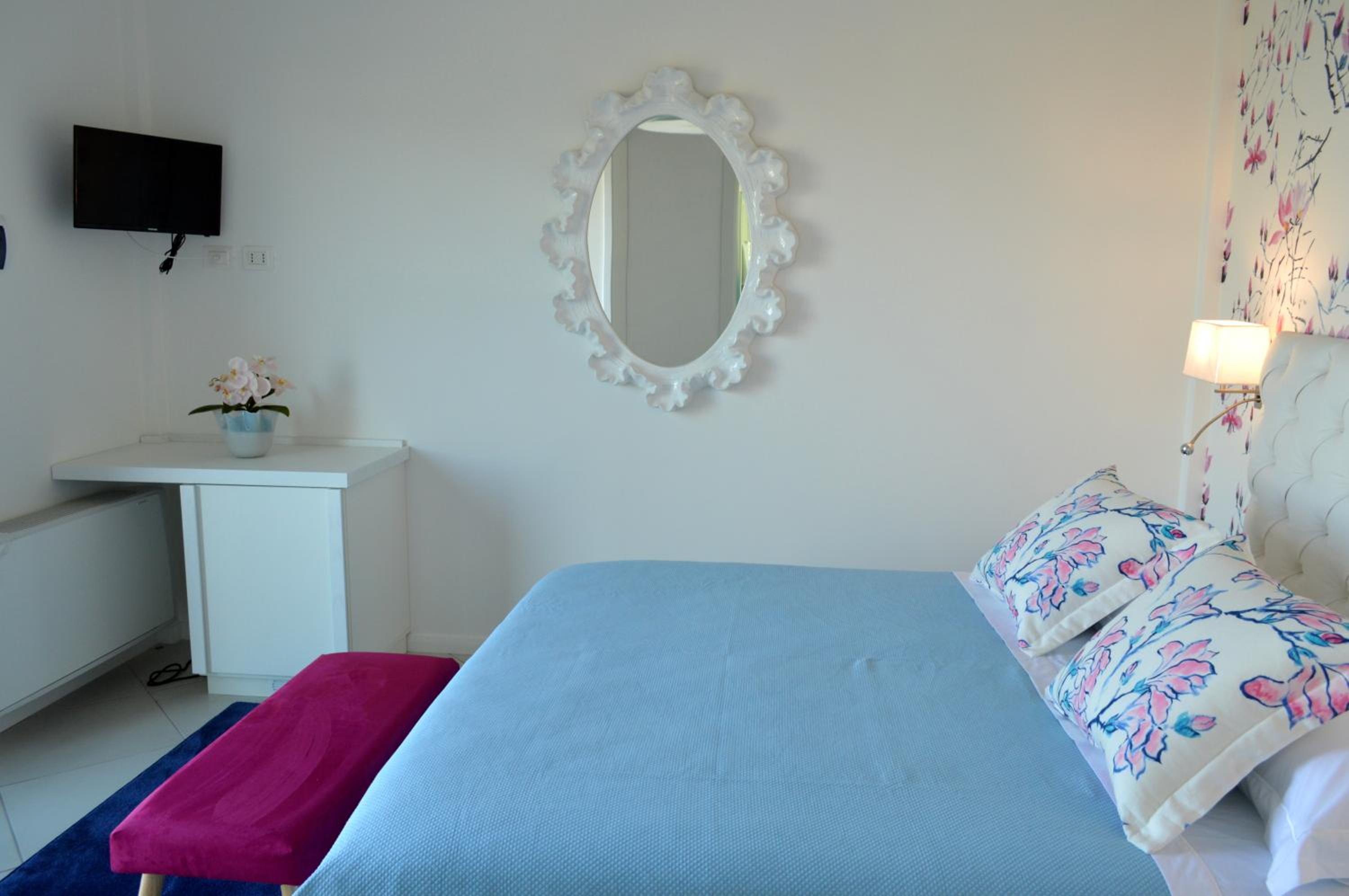 Double Room with Balcony and Sea View photo 3