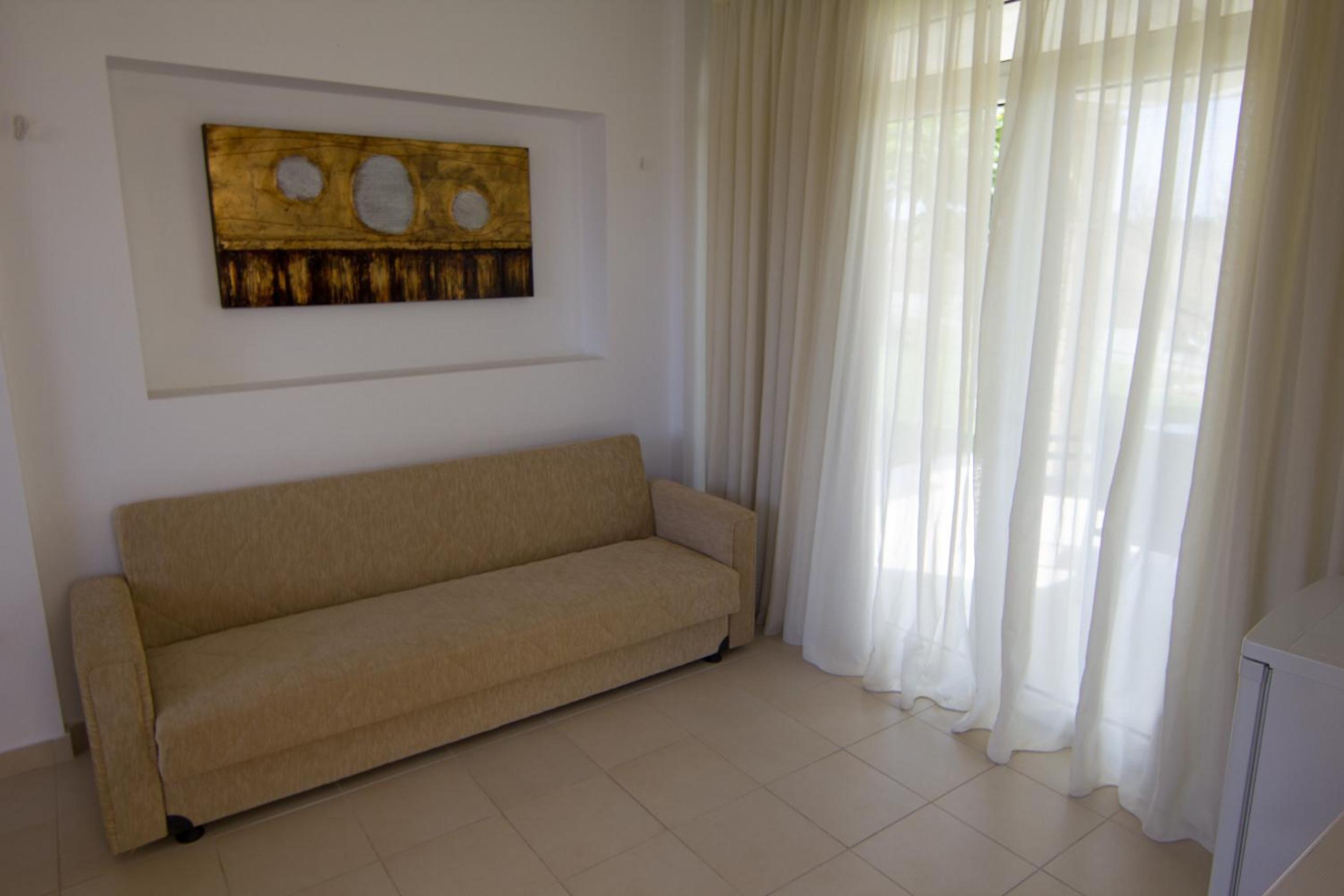 Double Room - Photo 10