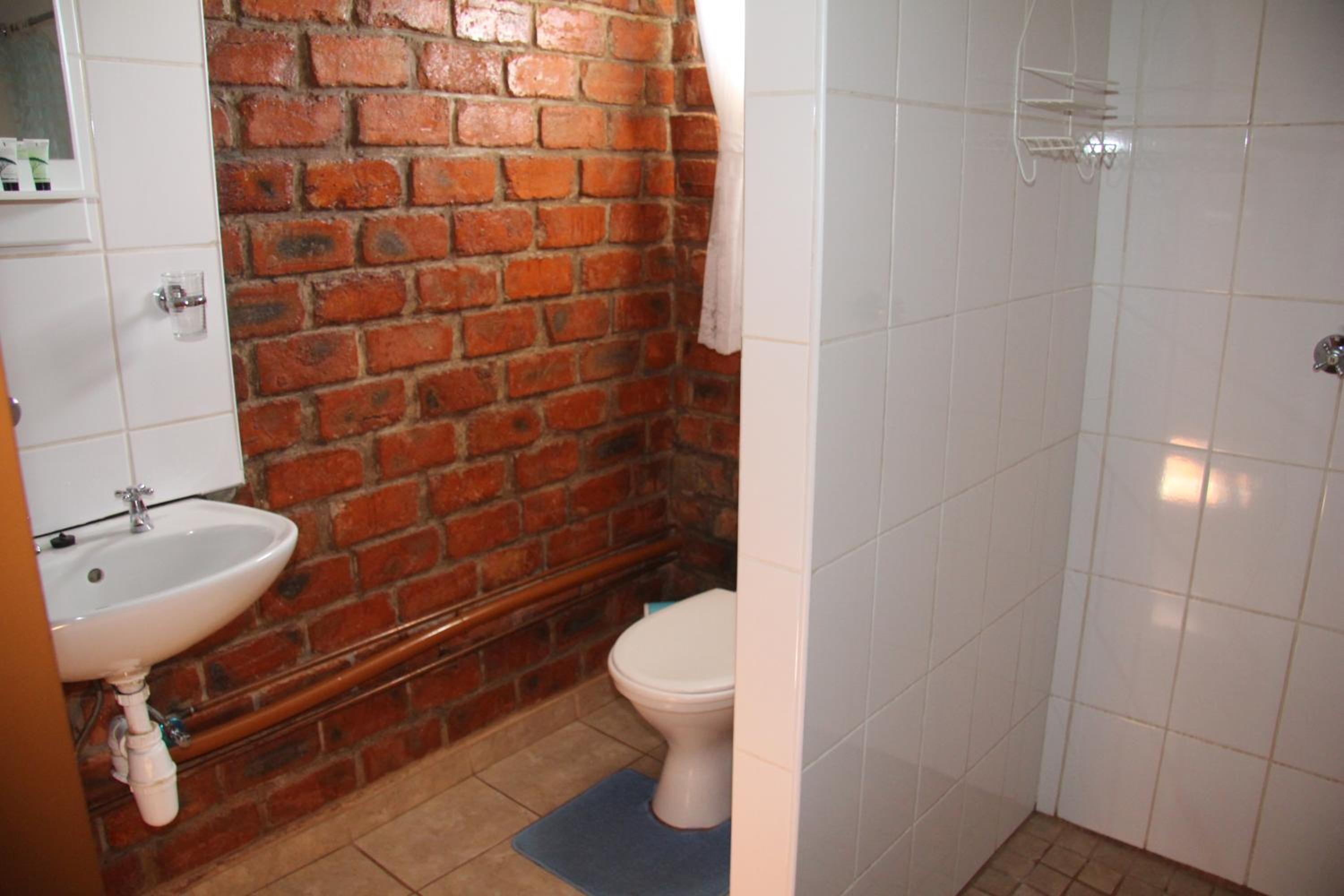 Family Room with Private Bathroom photo 3