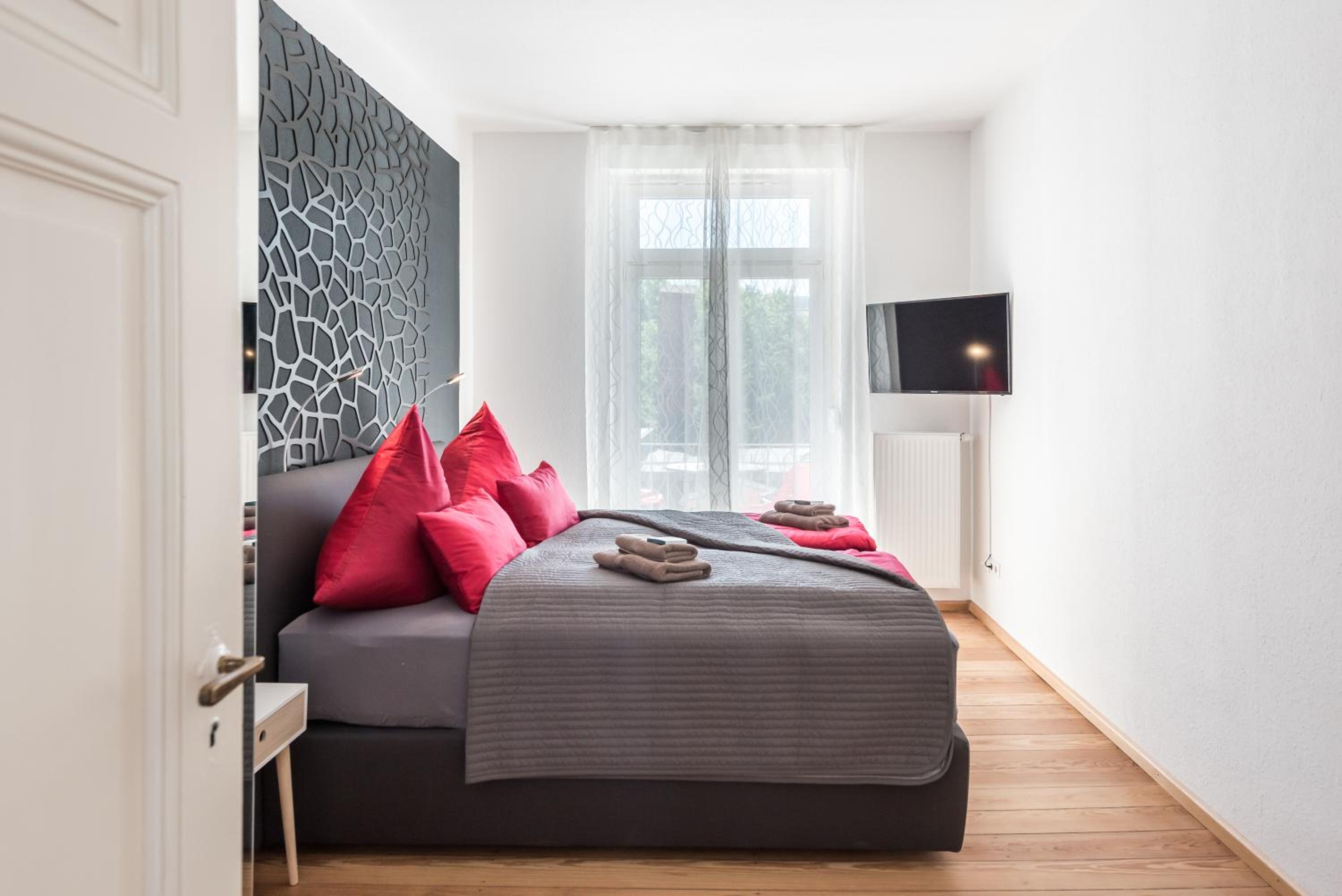Two-Bedroom Apartment on the 1st-floor with balcony 2 photo 1
