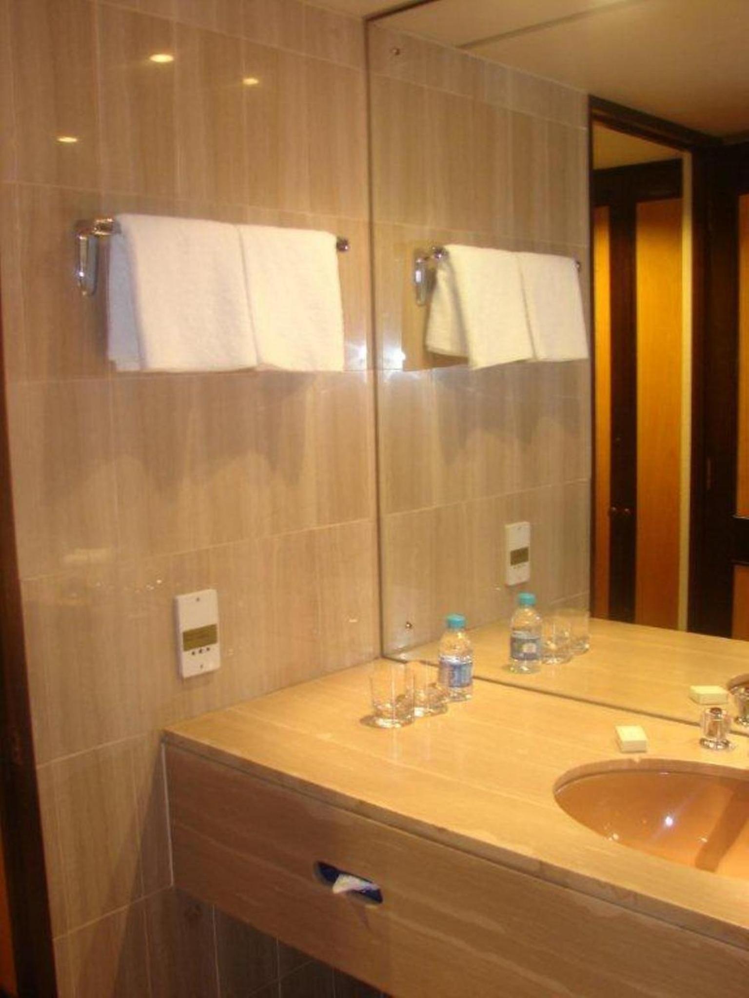 Double Room with Two Double Beds - Non-Smoking photo 3