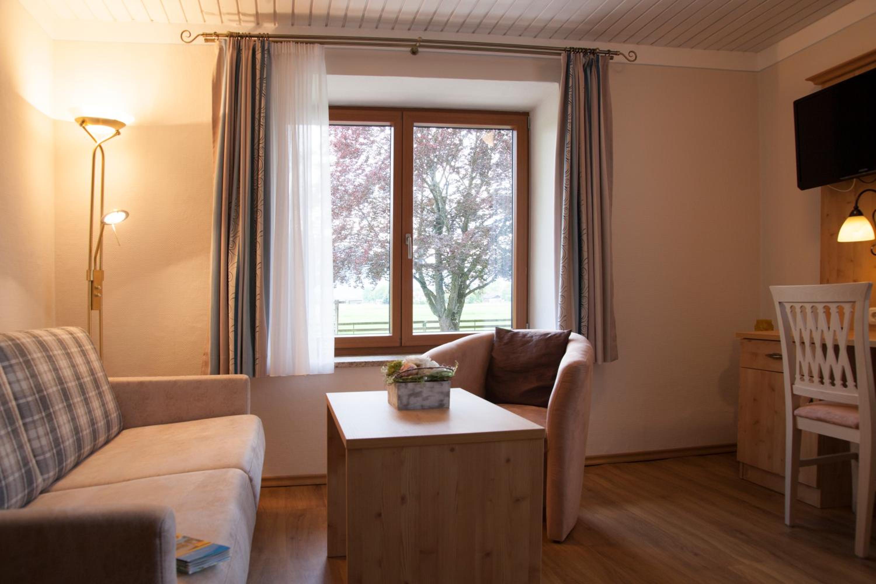 One-Bedroom Apartment with Balcony photo 1