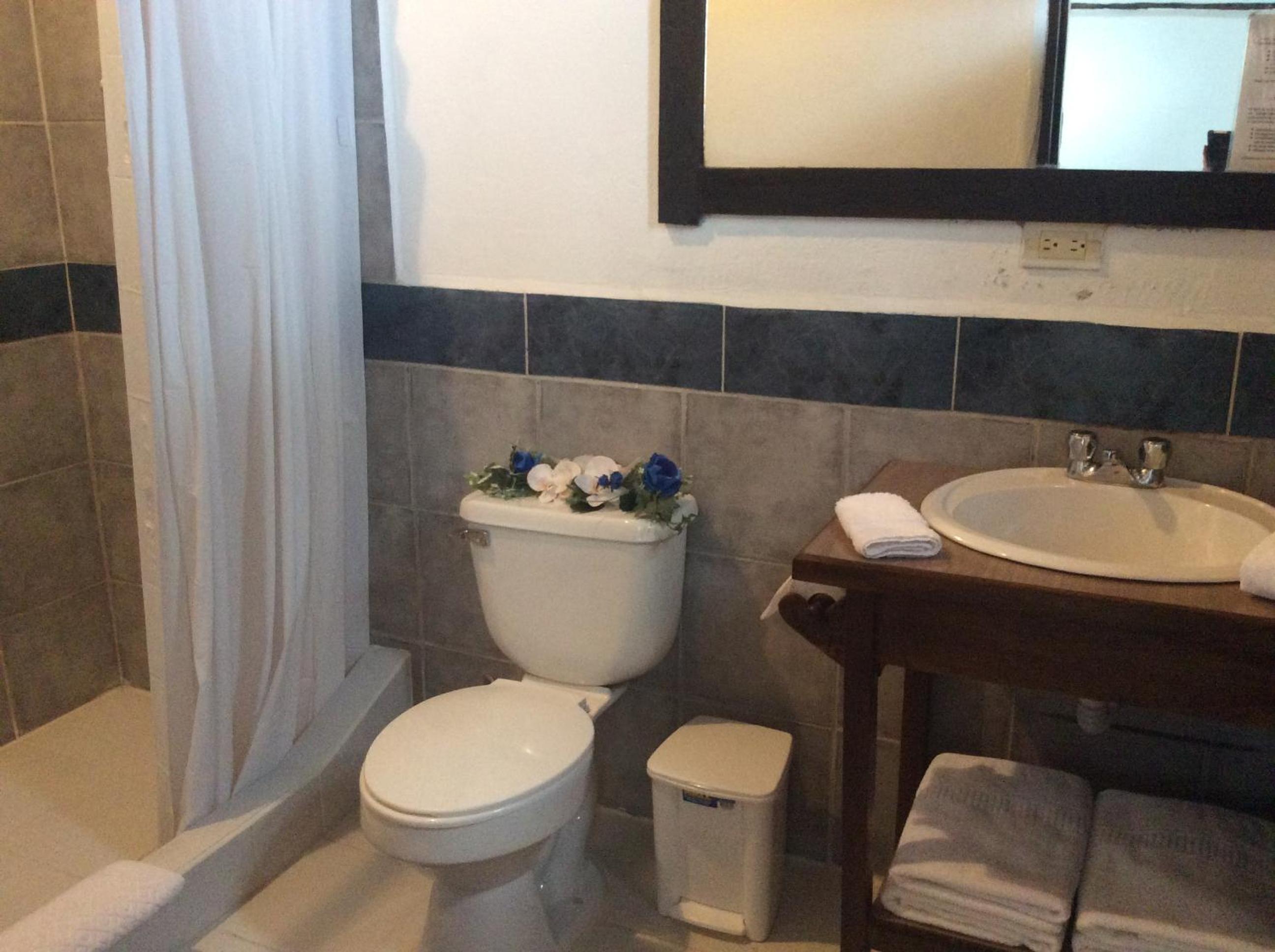 Quadruple Room with Private Bathroom photo 3