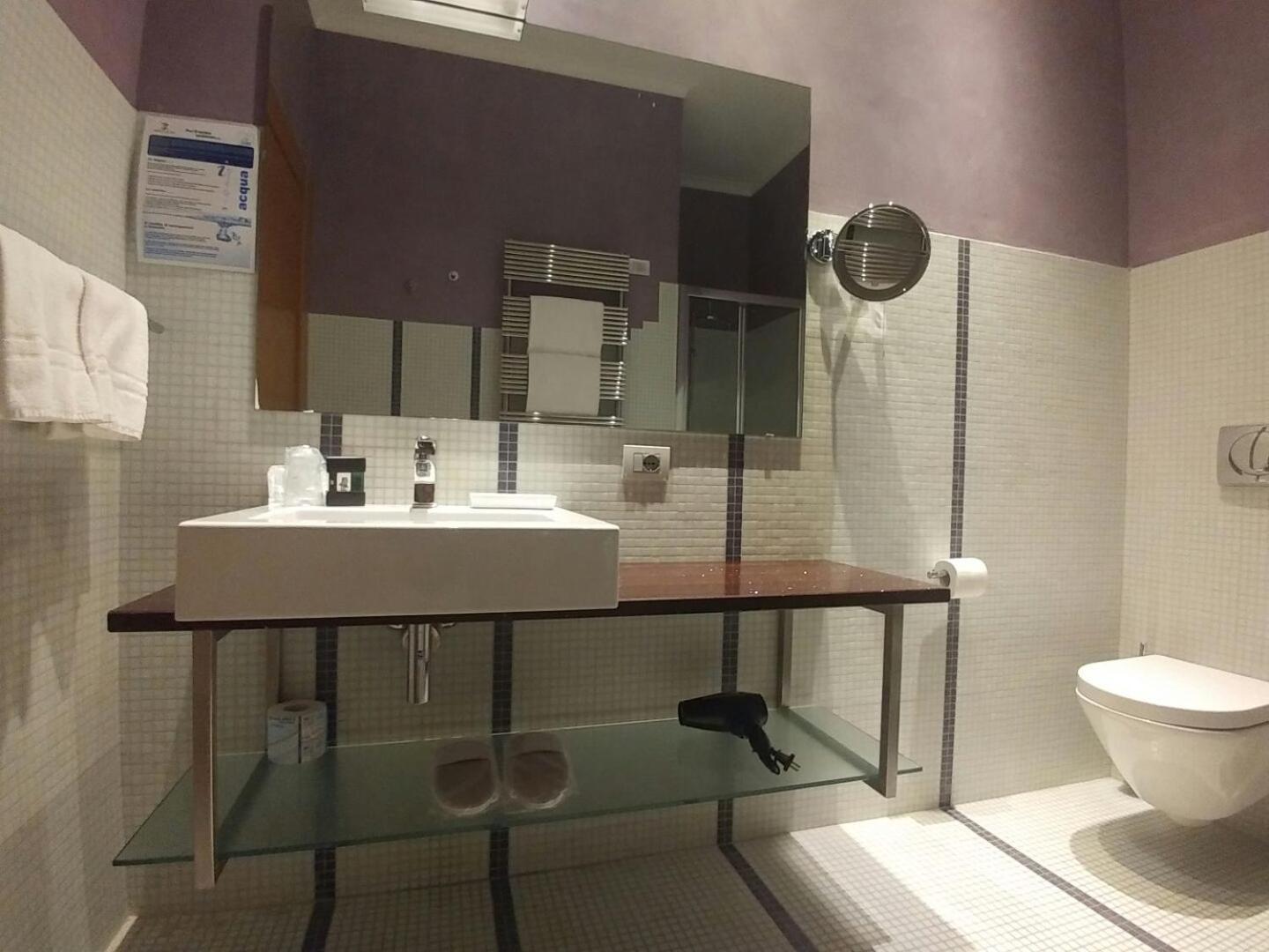 Standard Double or Twin Room - Photo 3