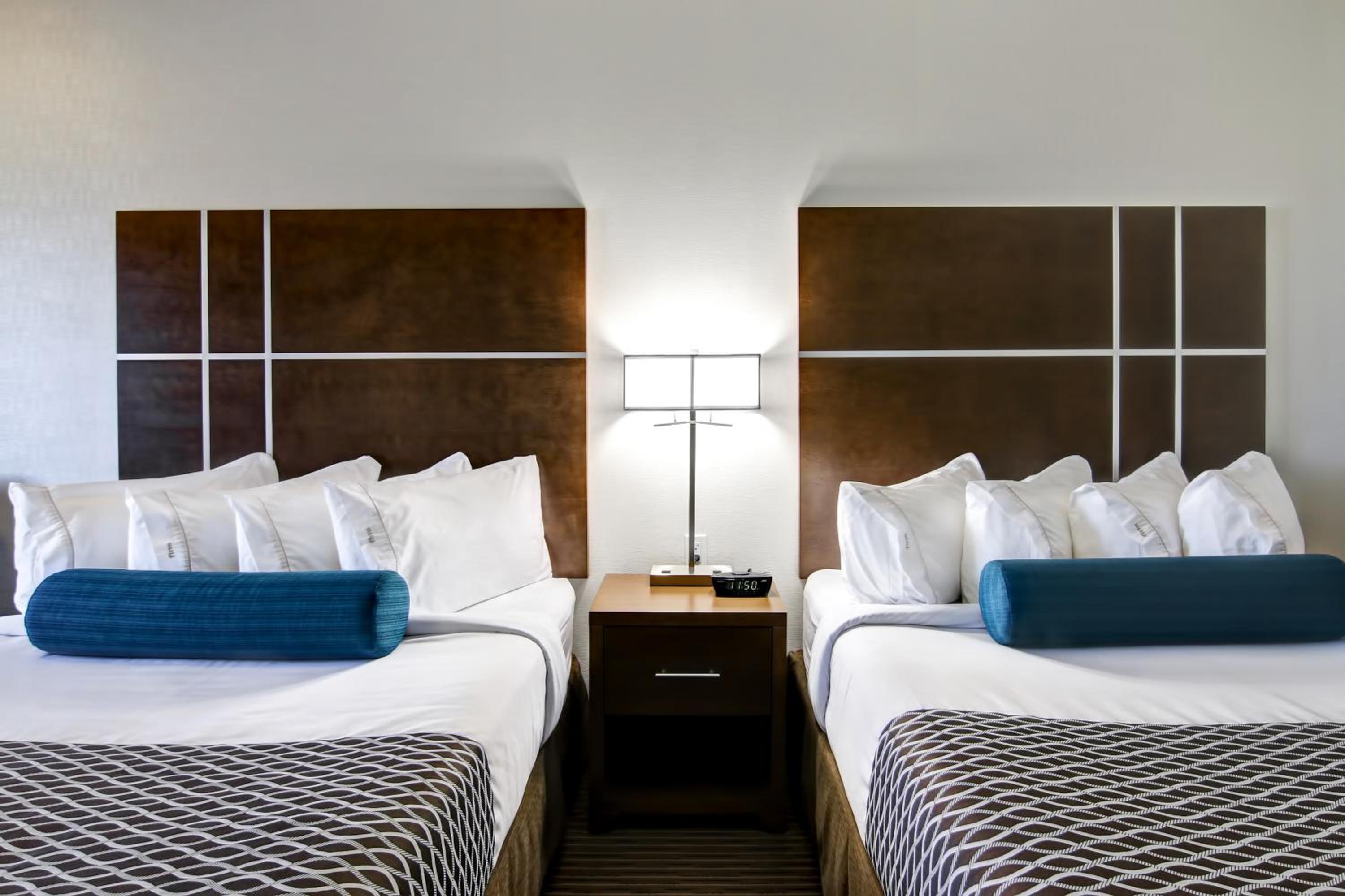 Standard Queen Room with Two Queen Beds photo 1