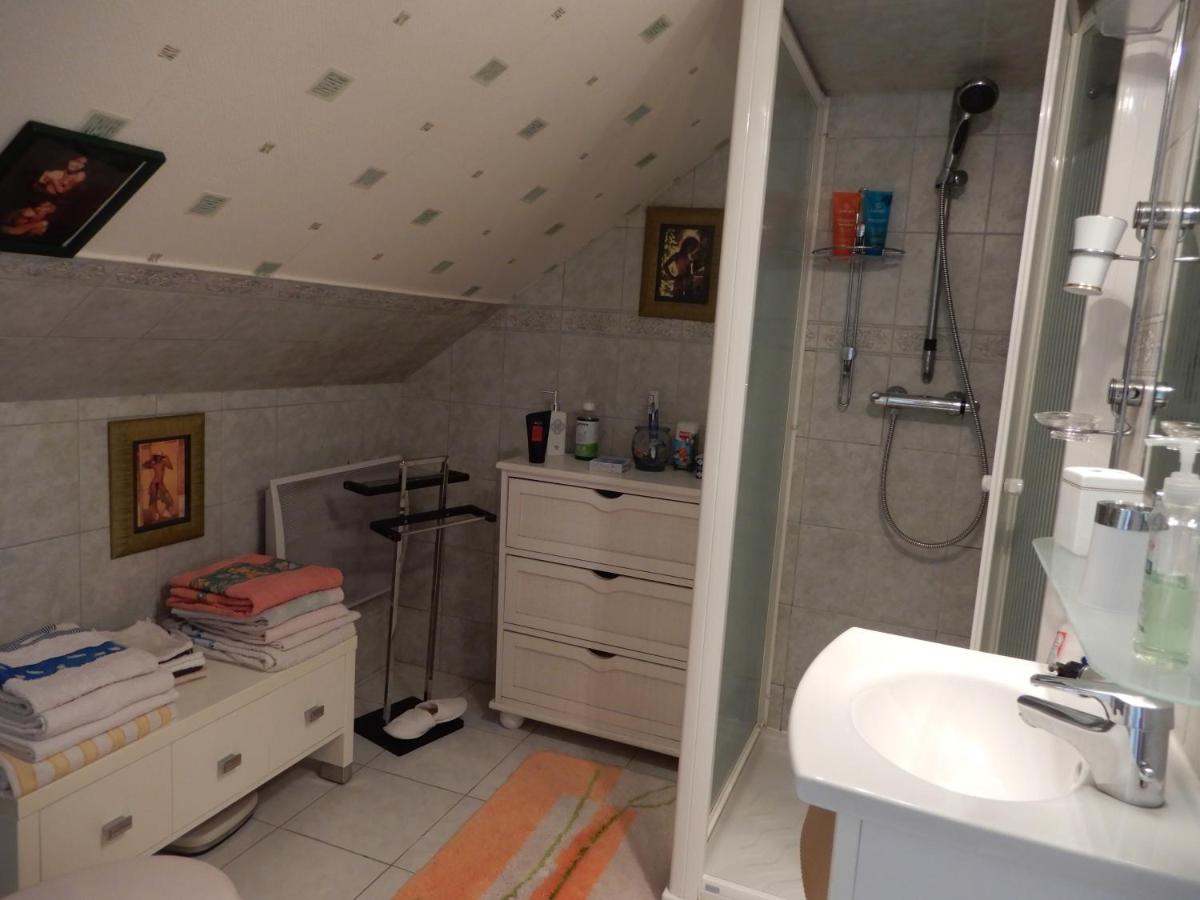 Family Room with Private Bathroom photo 2