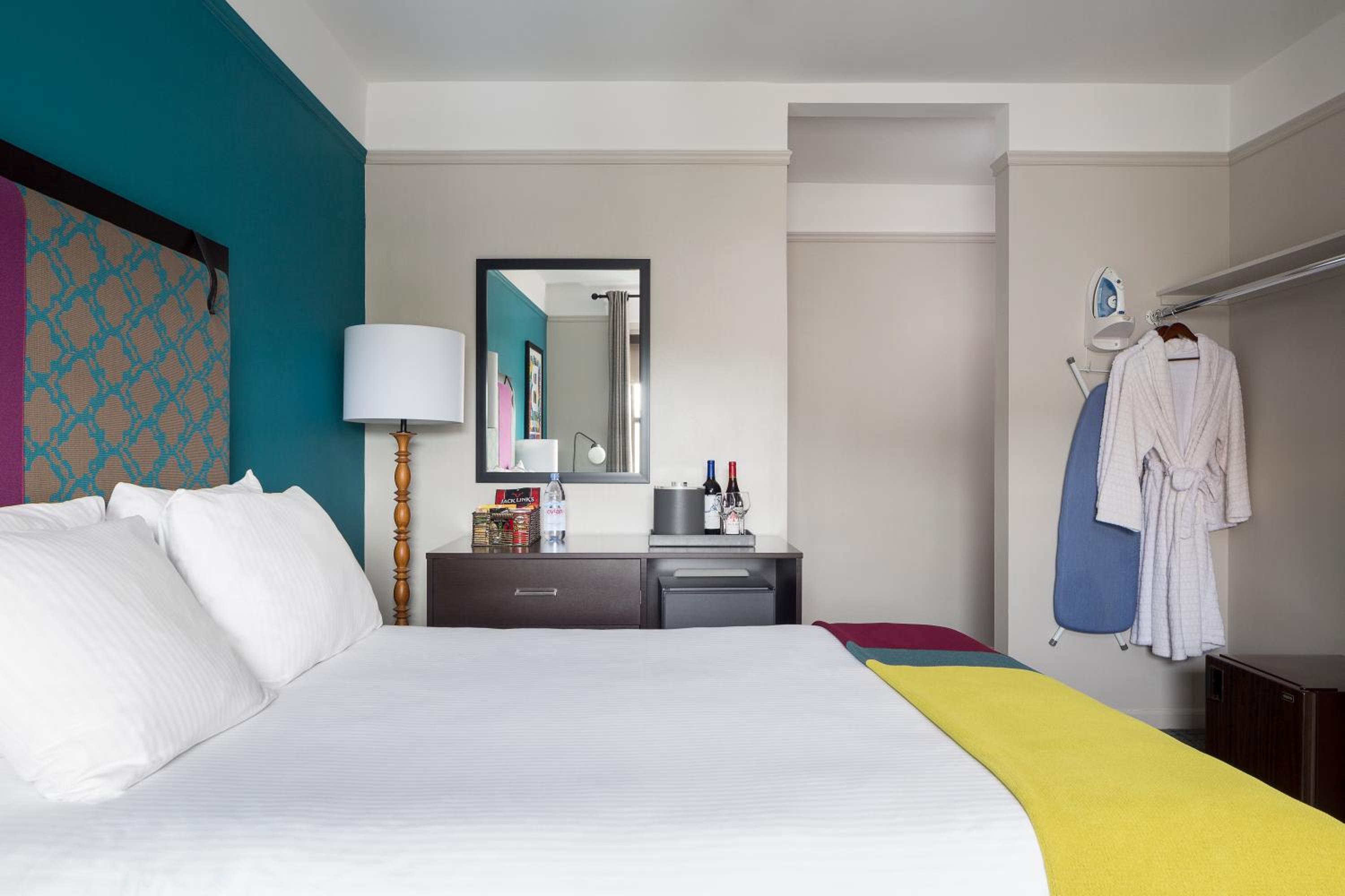 Queen Room - Photo 8