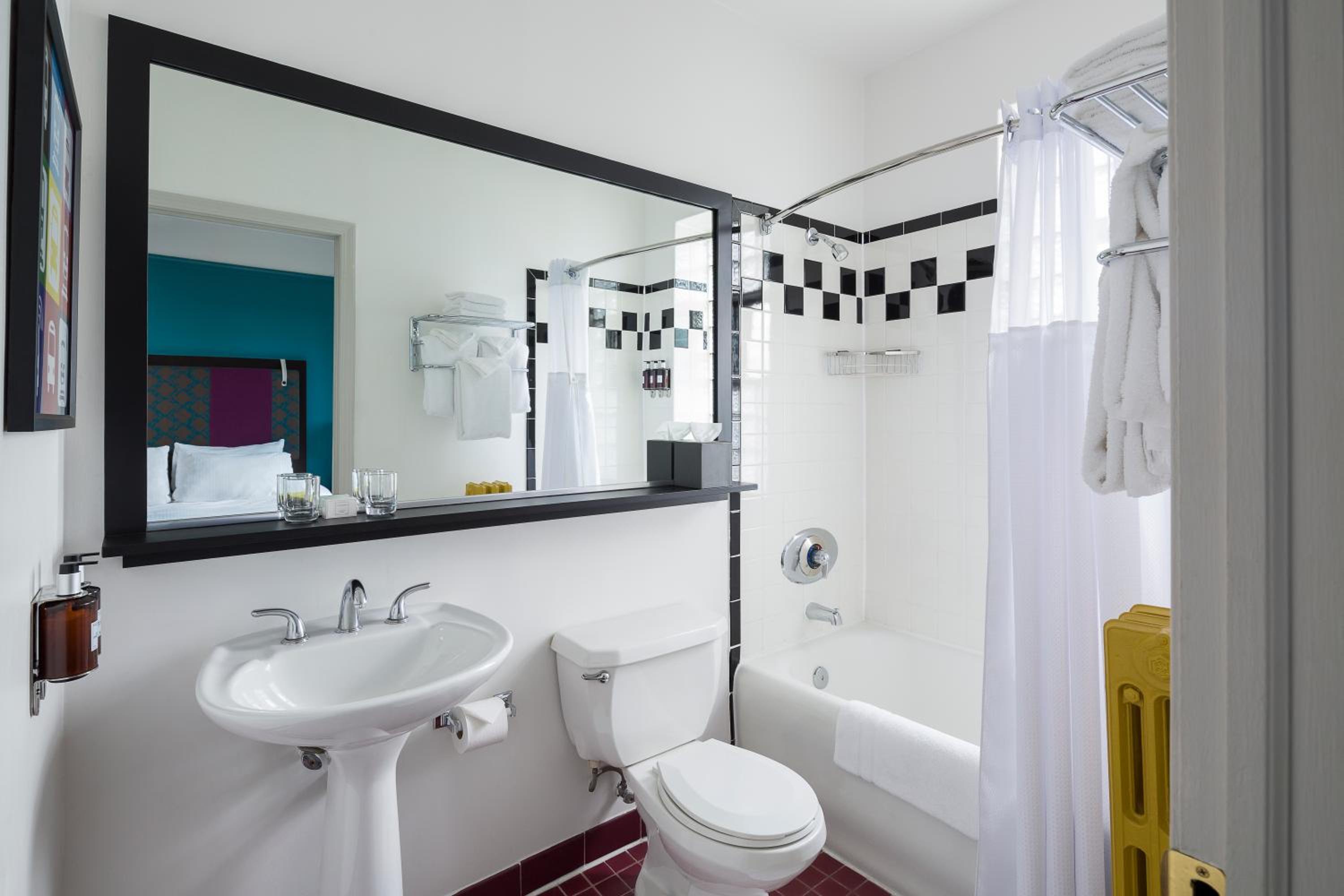 Queen Room - Photo 10