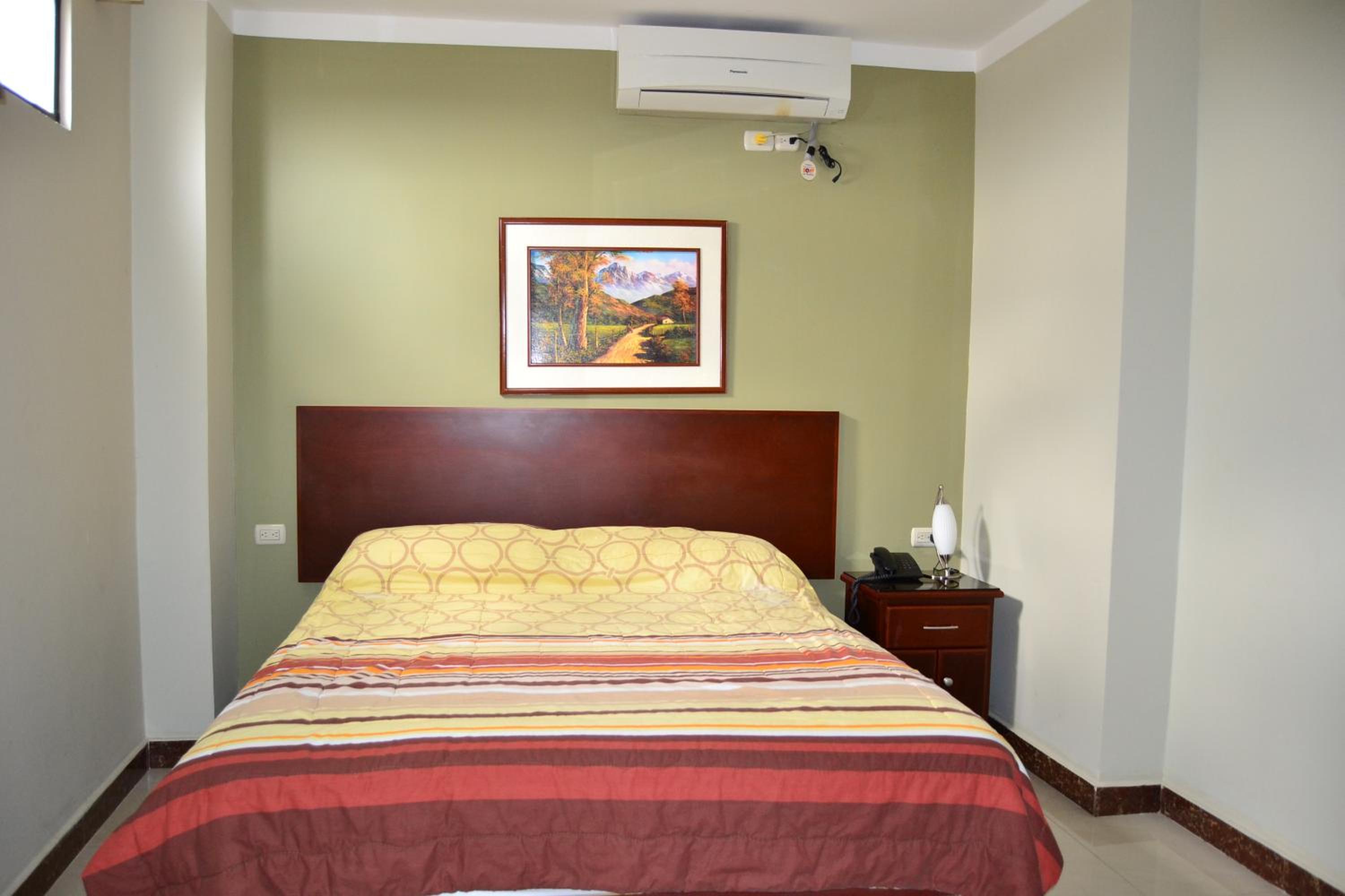 Queen Room photo 3