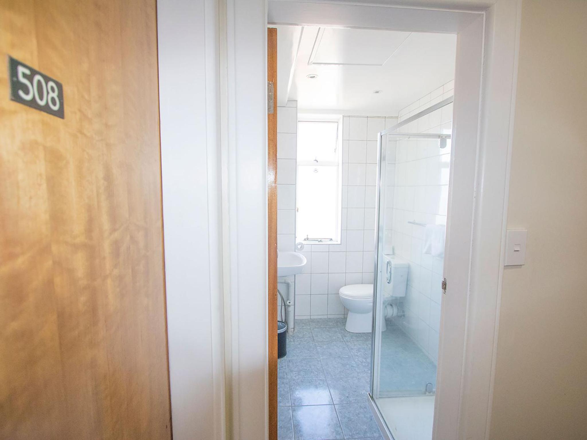 Basic Twin Room - Photo 3