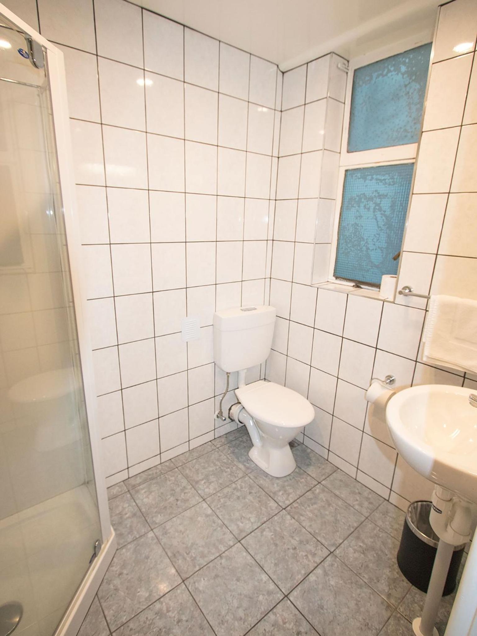 Double Room with Private Bathroom - Photo 4