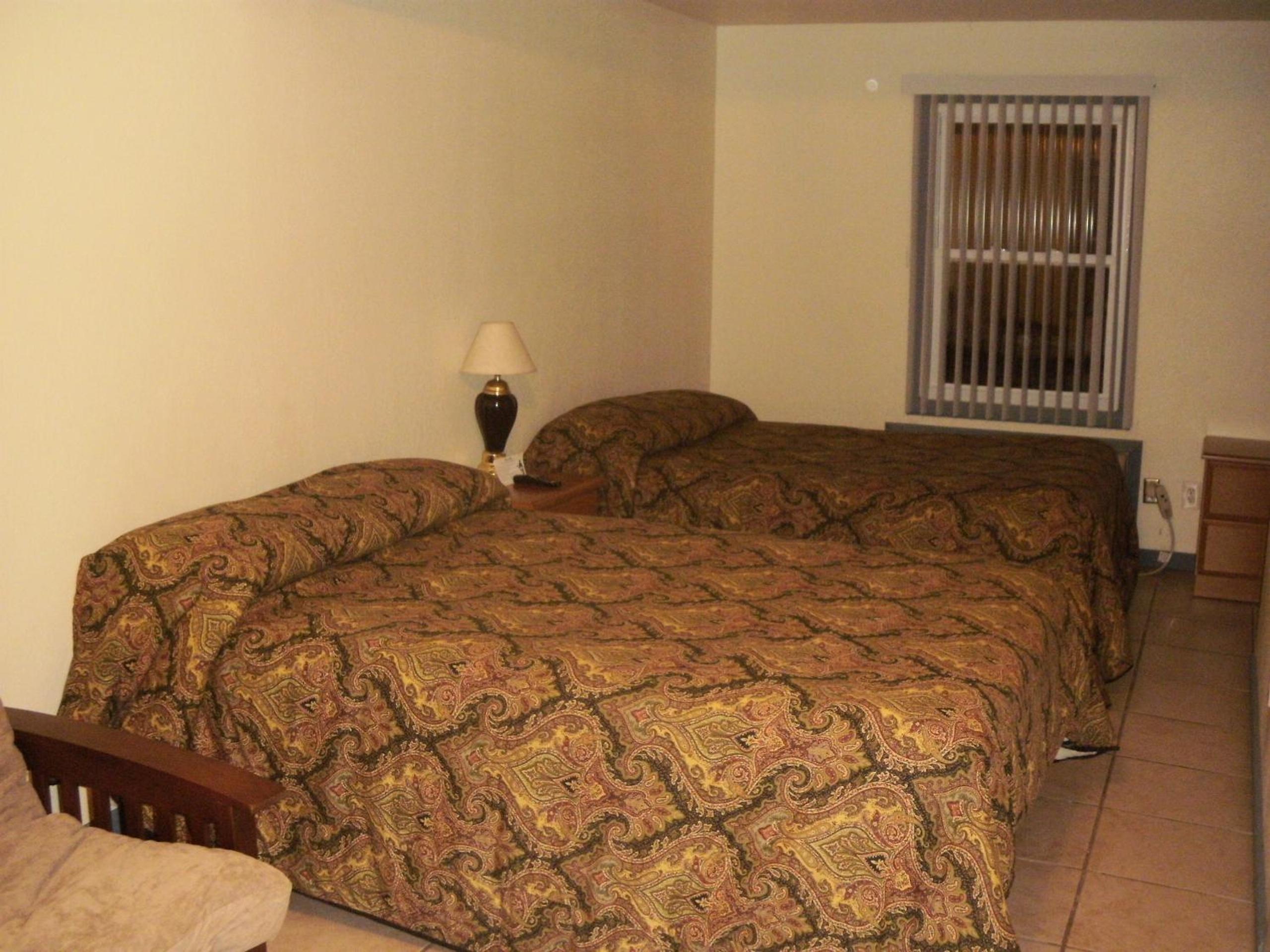 Deluxe Suite with Kitchenette