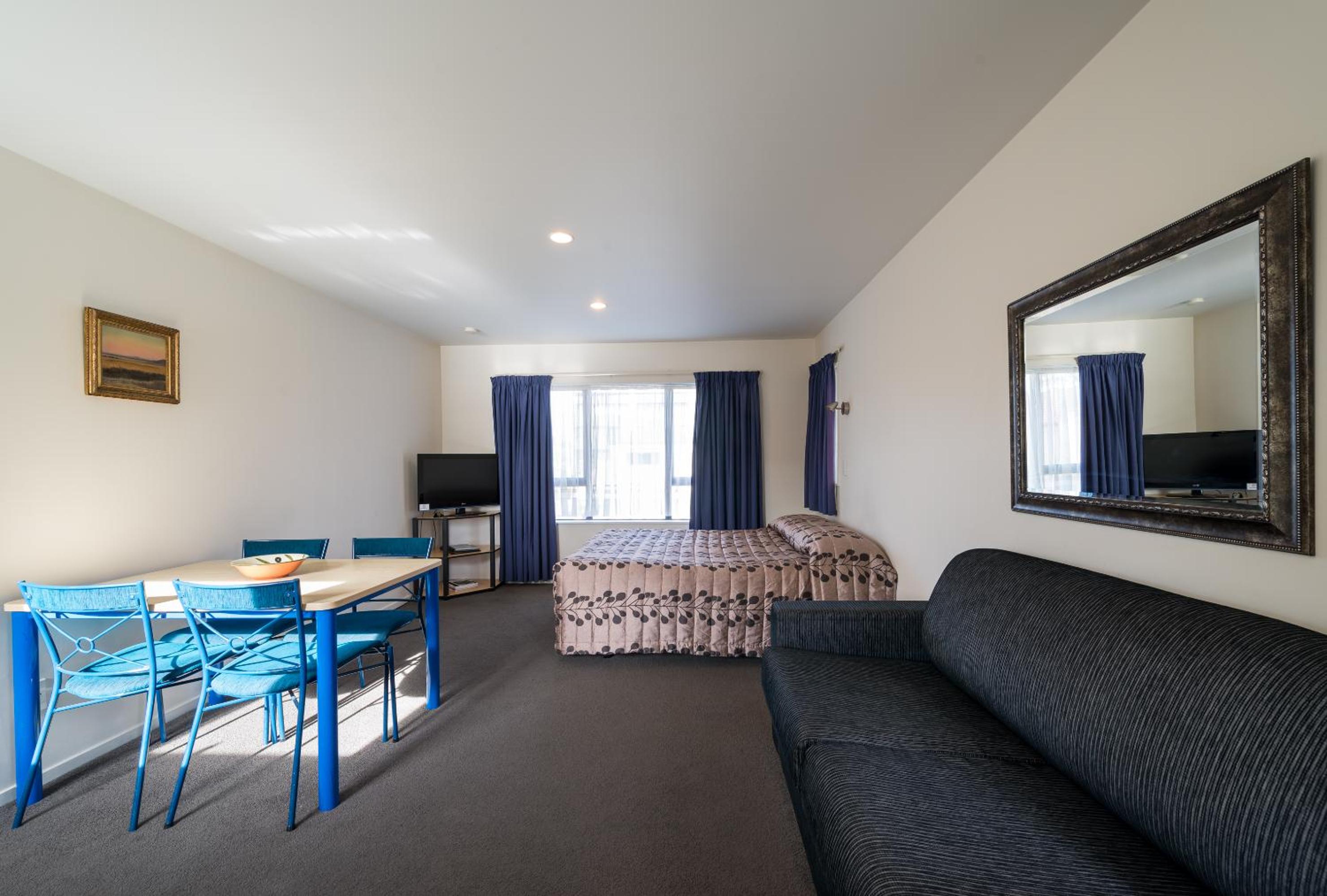 One-Bedroom Apartment photo 2
