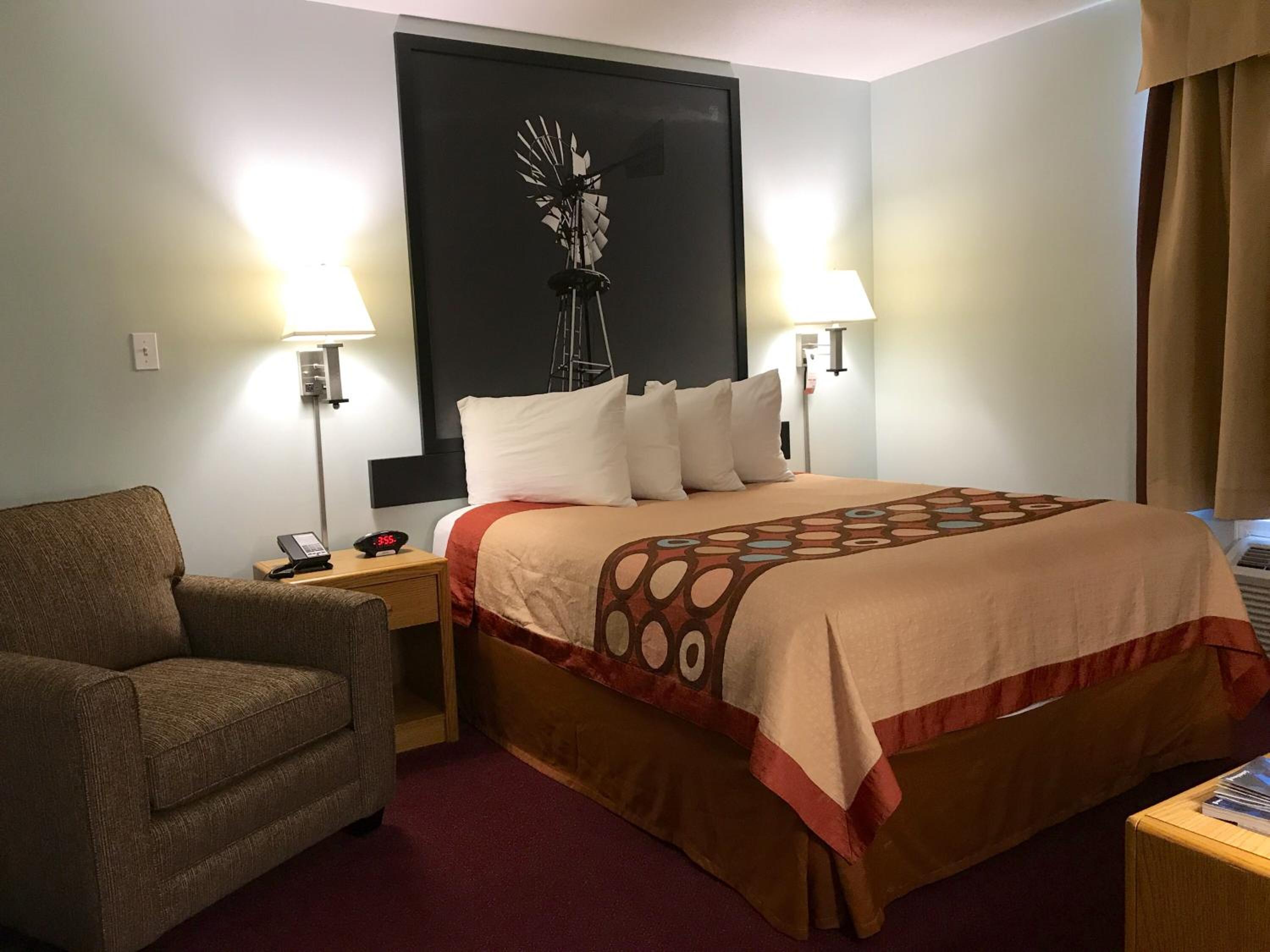 Deluxe Queen Suite with Sofa Bed - Exterior Access