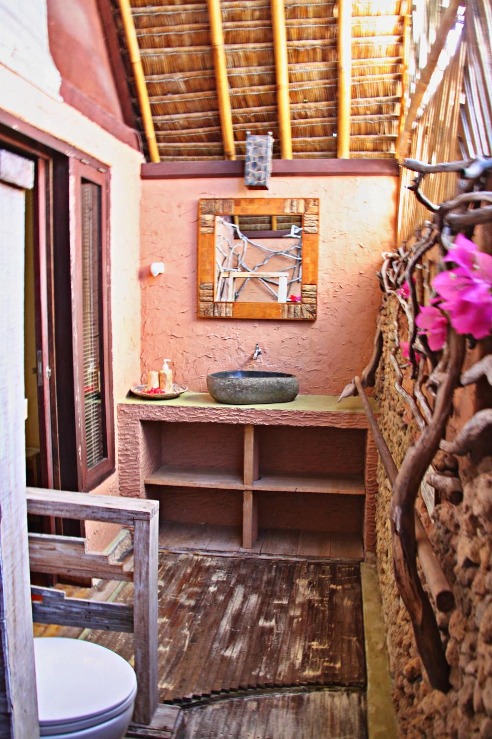 Superior Traditional Bungalow - Photo 3
