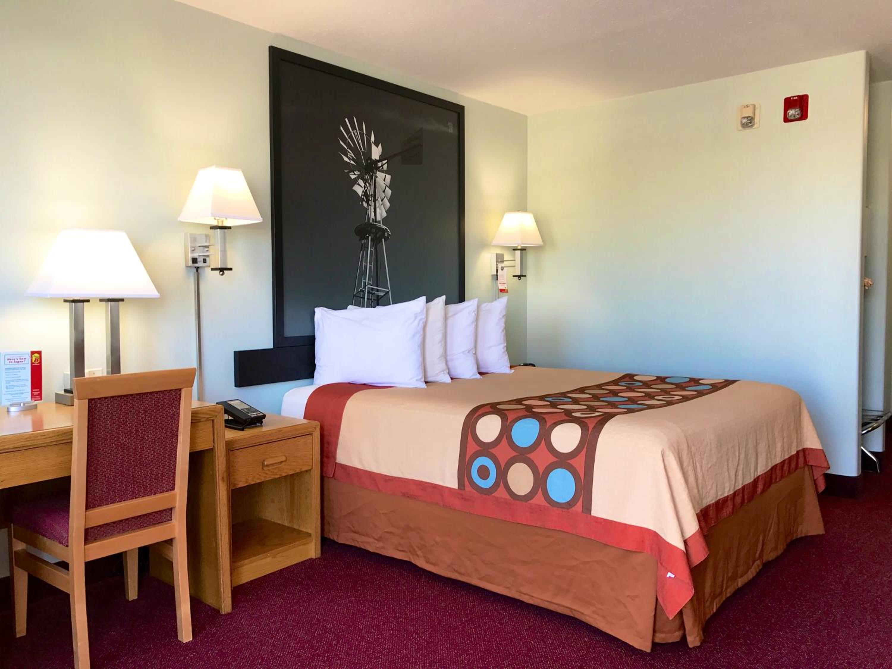 Queen Room - Disability Access with Exterior Entrance photo 2