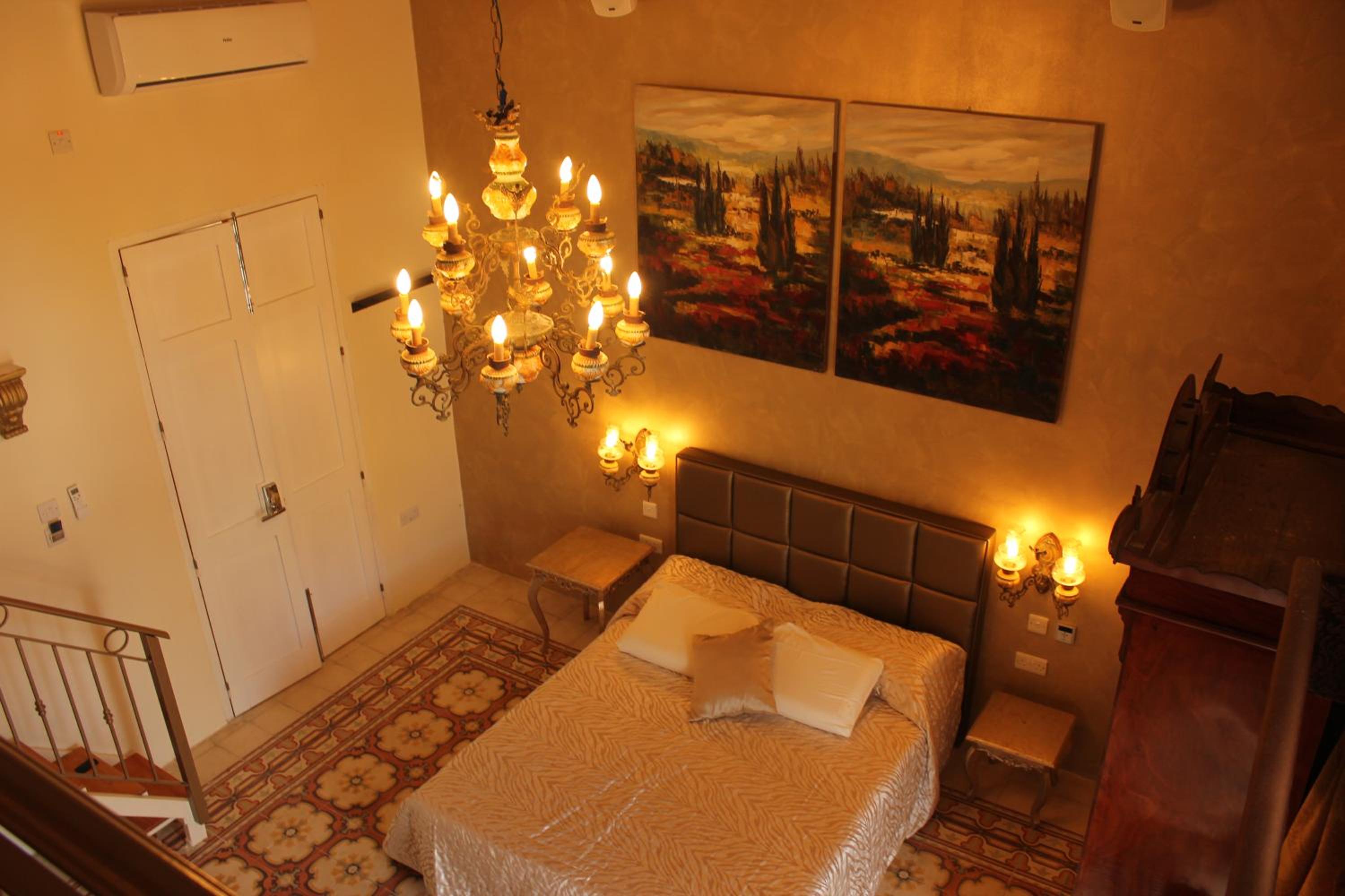Deluxe Family Room photo 3