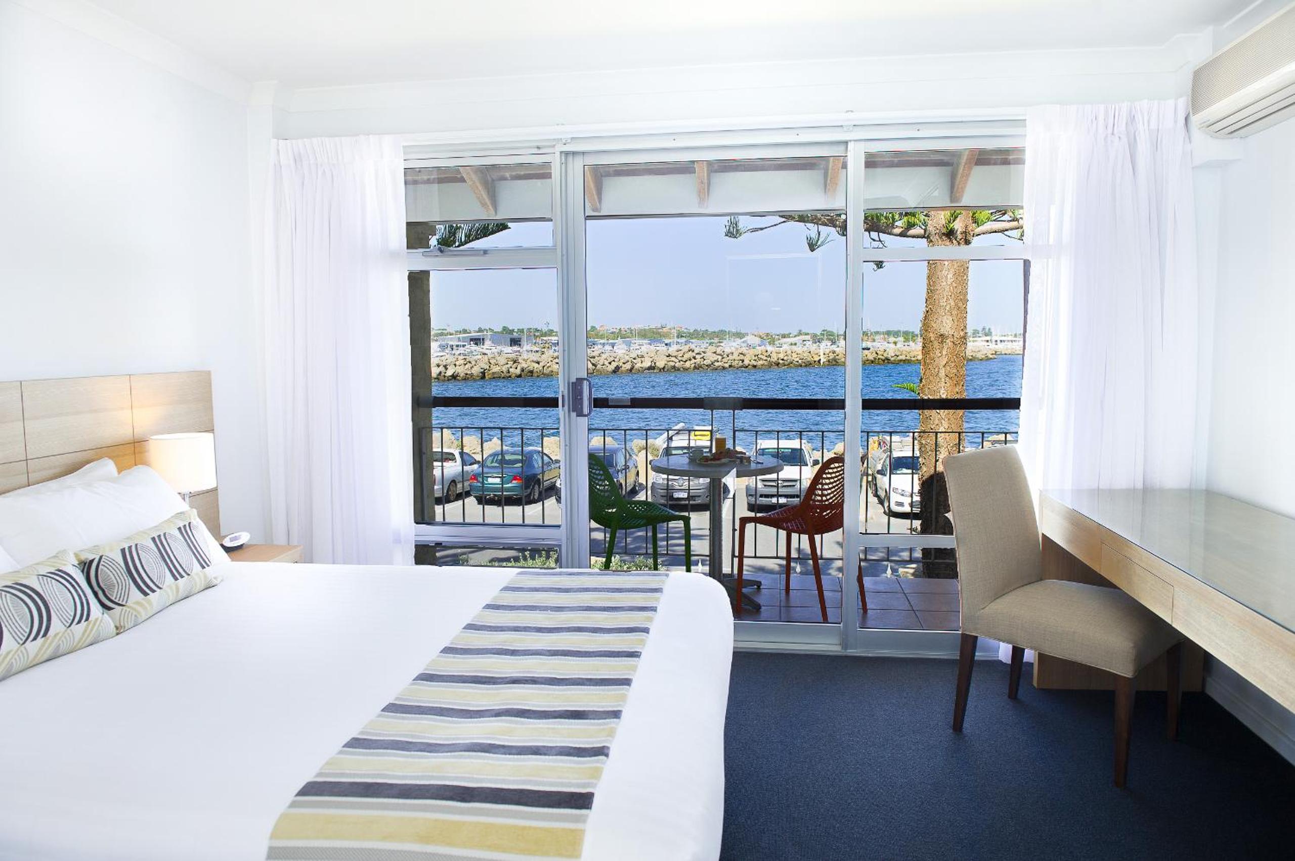 Two-Bedroom Apartment with Harbor View photo 2