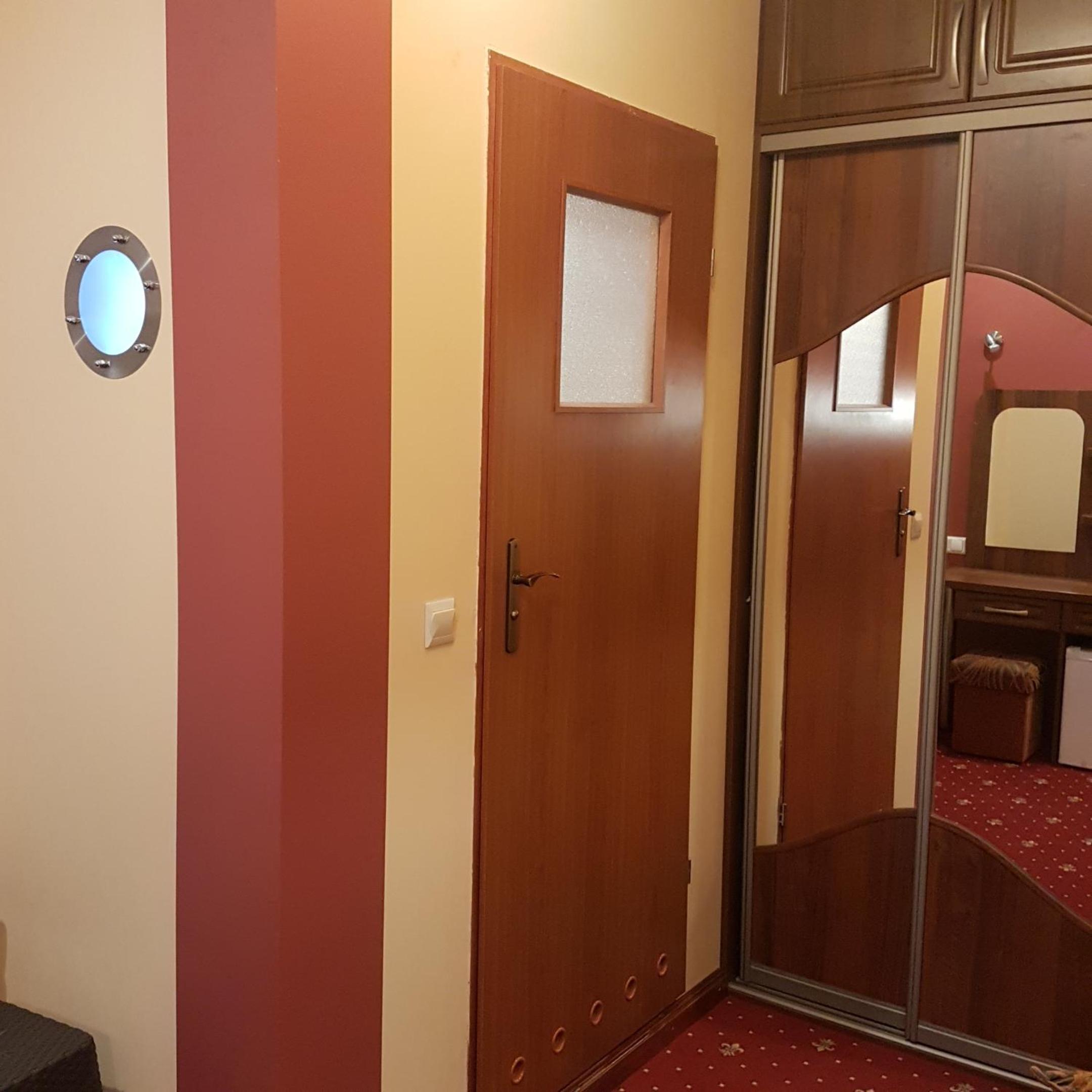 Double Room with Private Bathroom - Photo 1